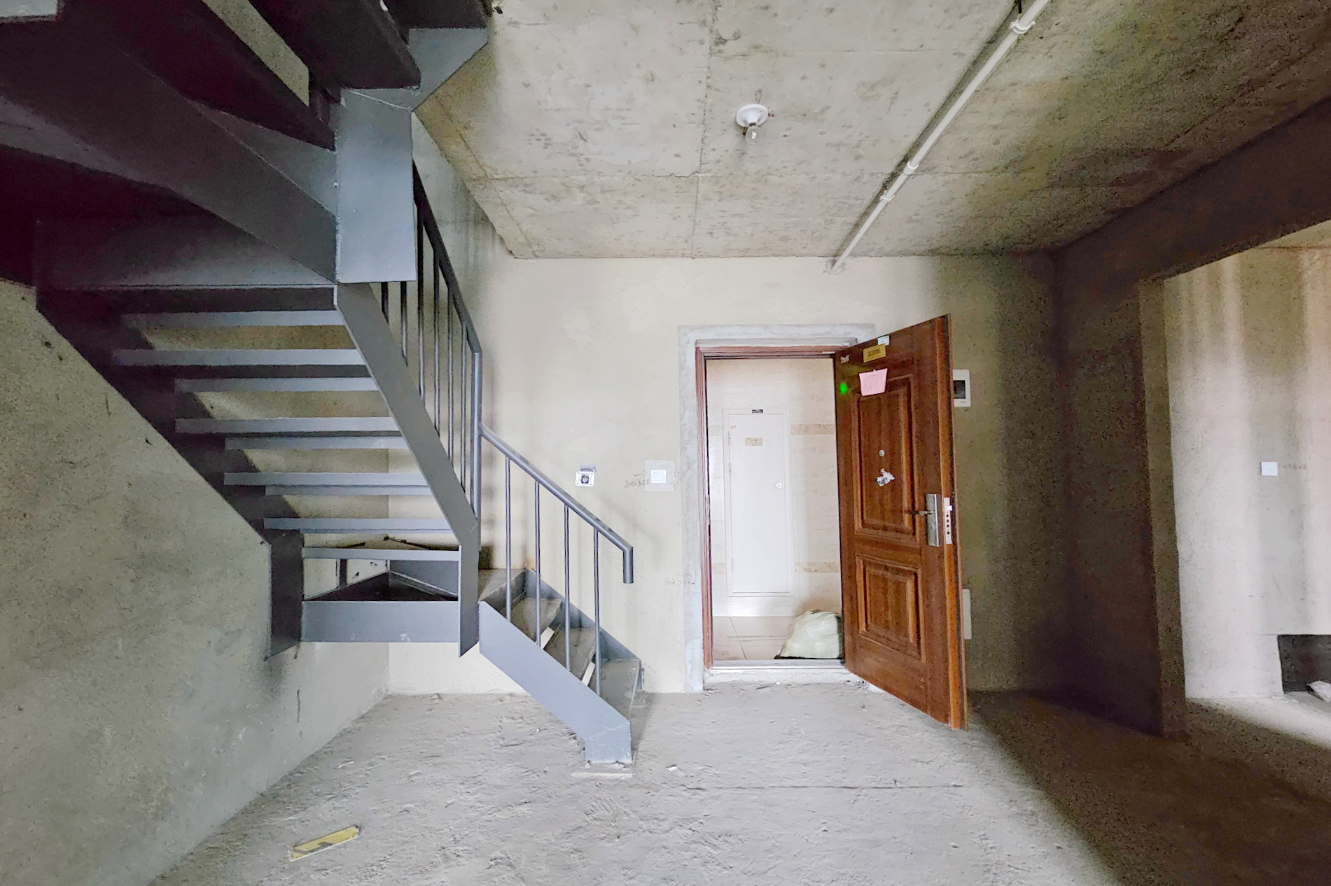 明昇壹城(明昇时代广场)二期 3室2厅2卫 145.0万 明昇壹城(明昇时代广场)二期 3室2厅2卫 145.0万客厅