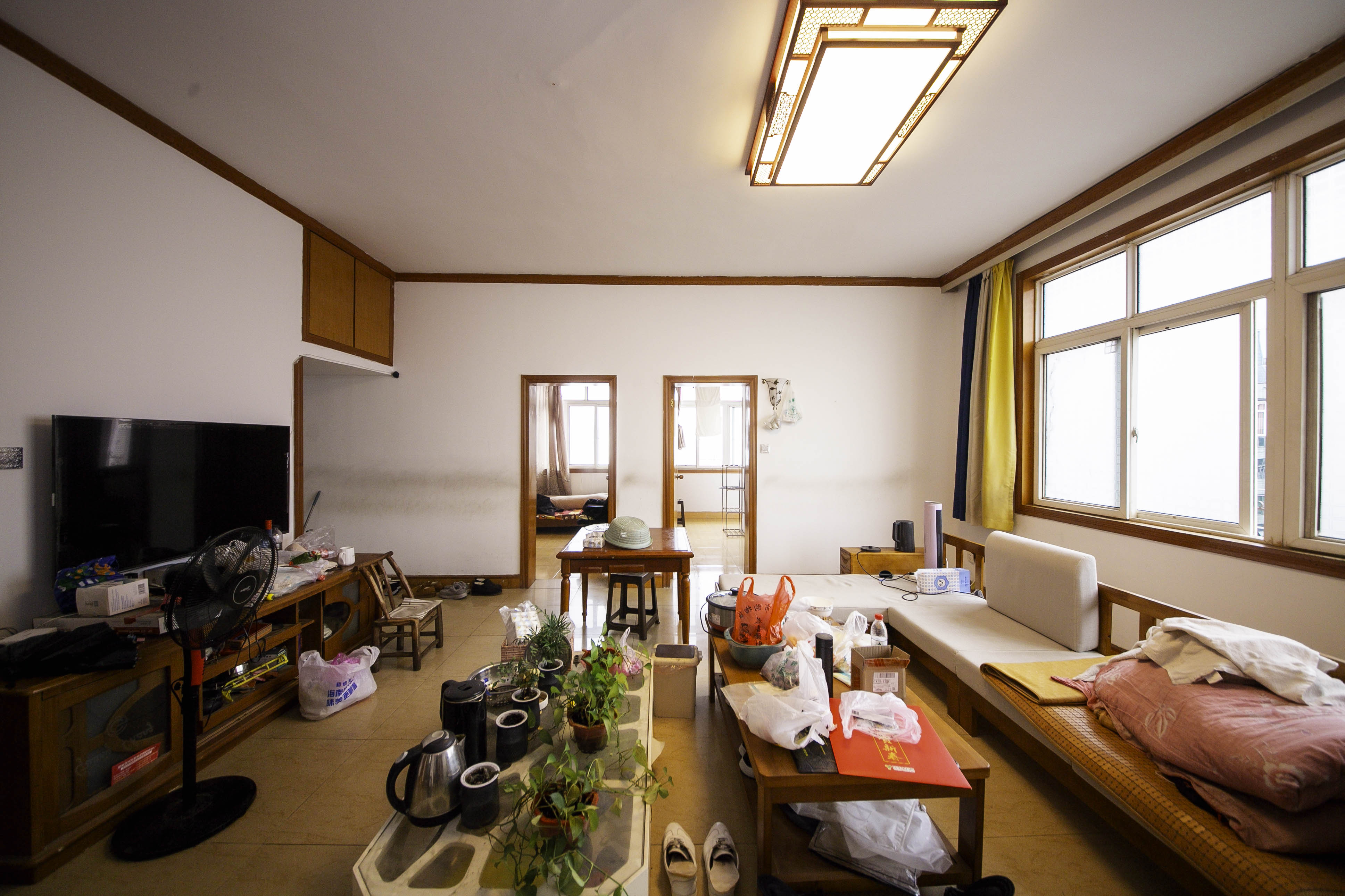 洞井商贸城  5室2厅2卫   98.00万客厅