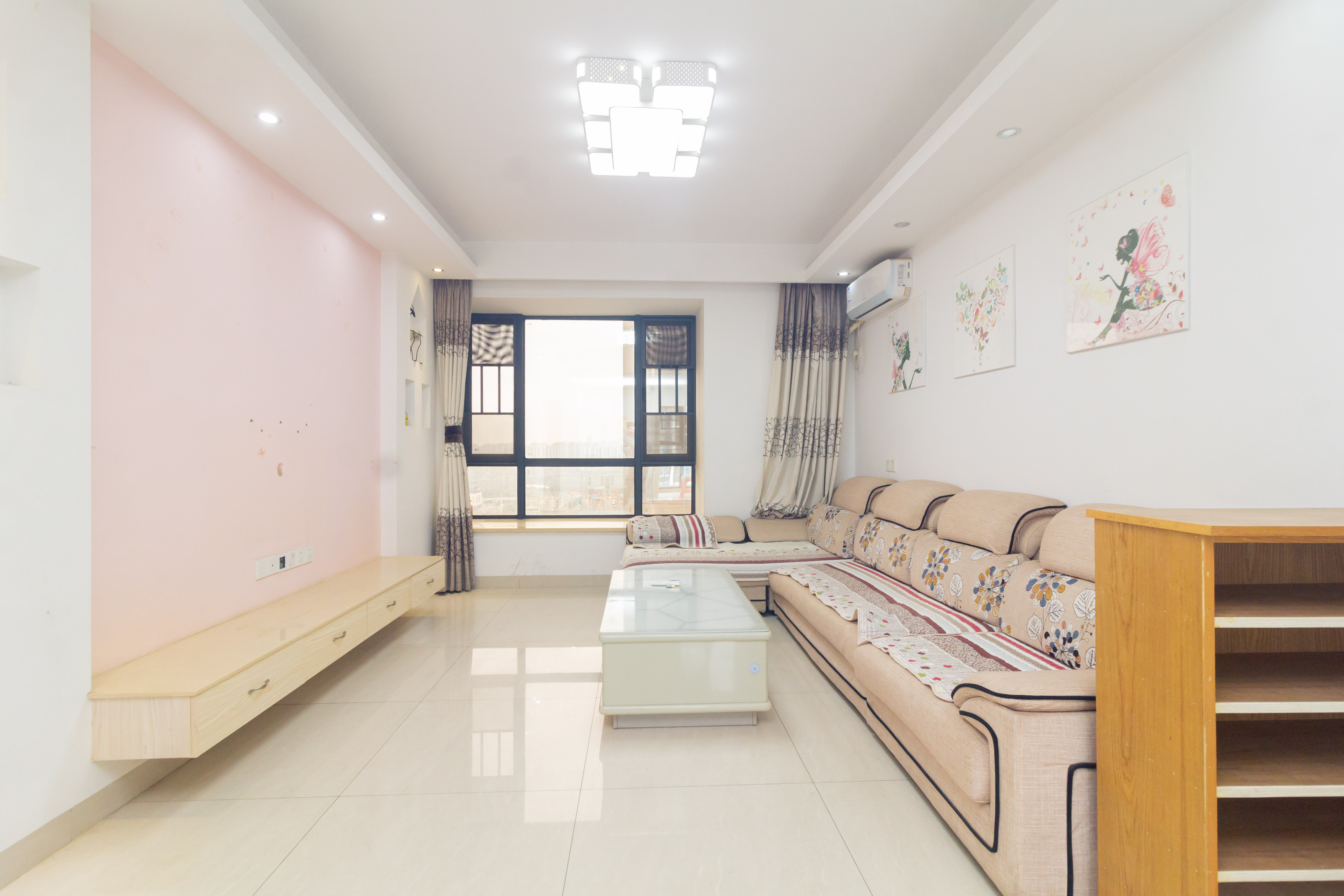 东岸城邦  2室2厅2卫    80.0万 东岸城邦  2室2厅2卫    80.0万客厅