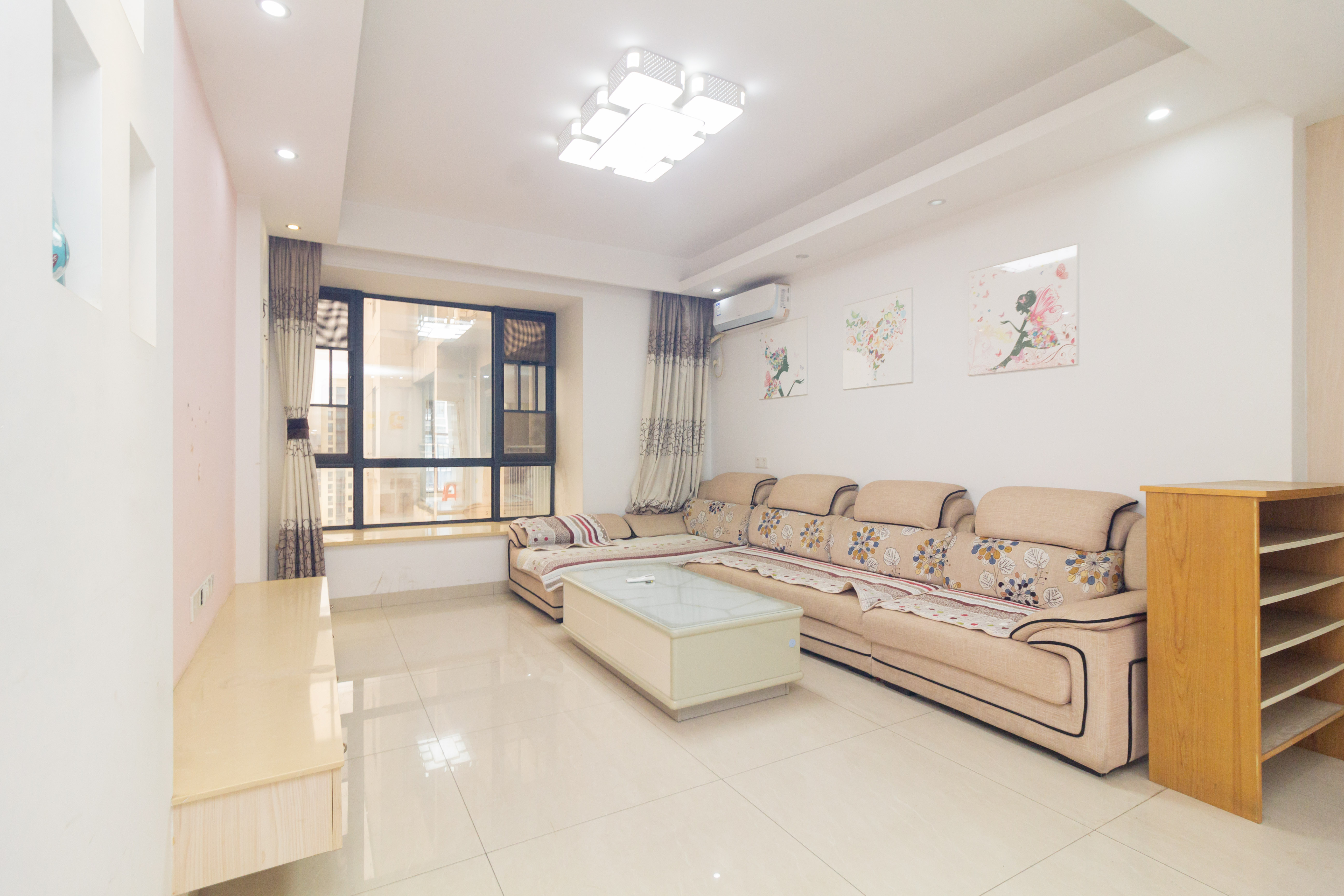 东岸城邦  2室2厅2卫    80.0万 东岸城邦  2室2厅2卫    80.0万客厅