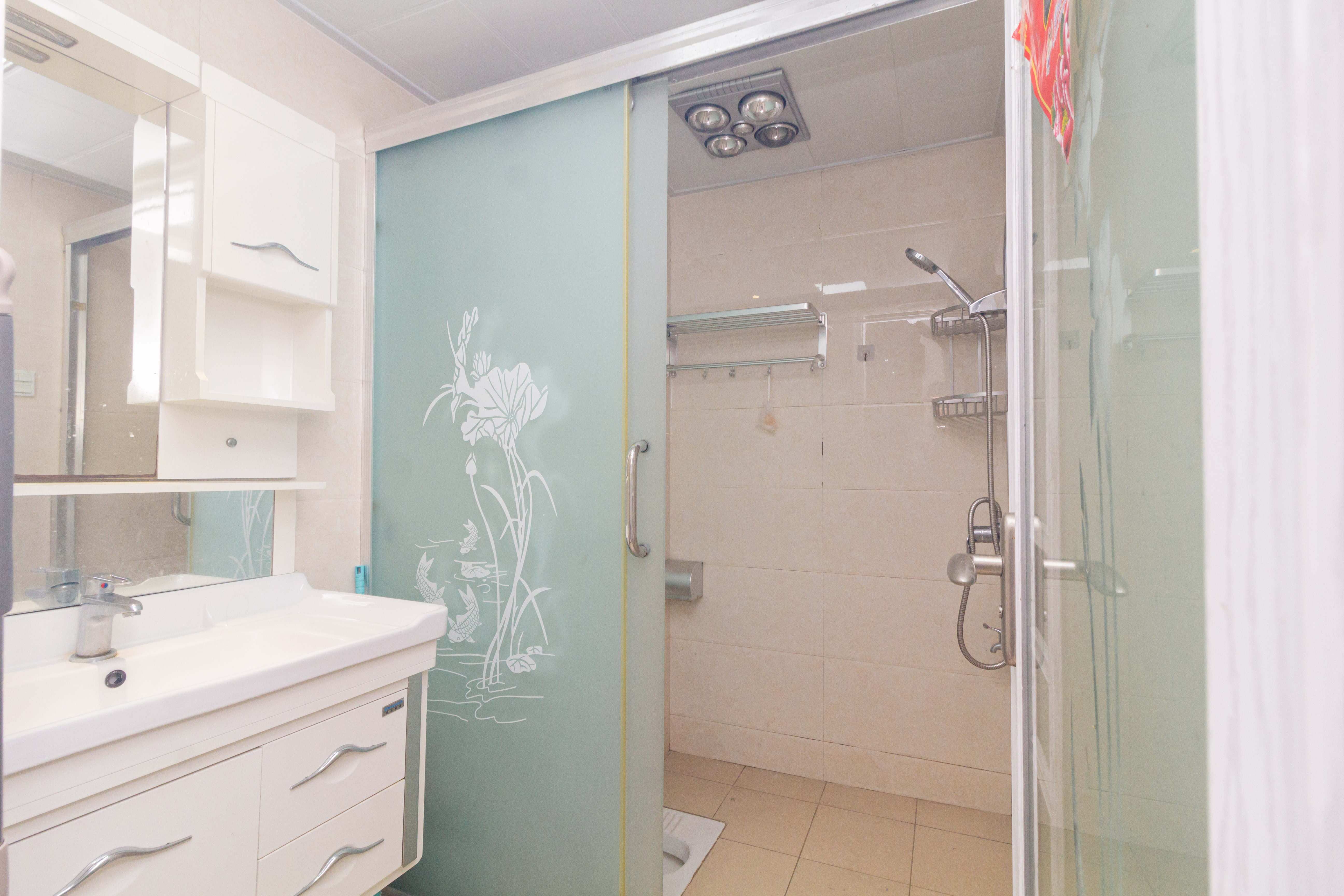 东岸城邦  2室2厅2卫    80.0万 东岸城邦  2室2厅2卫    80.0万卫生间