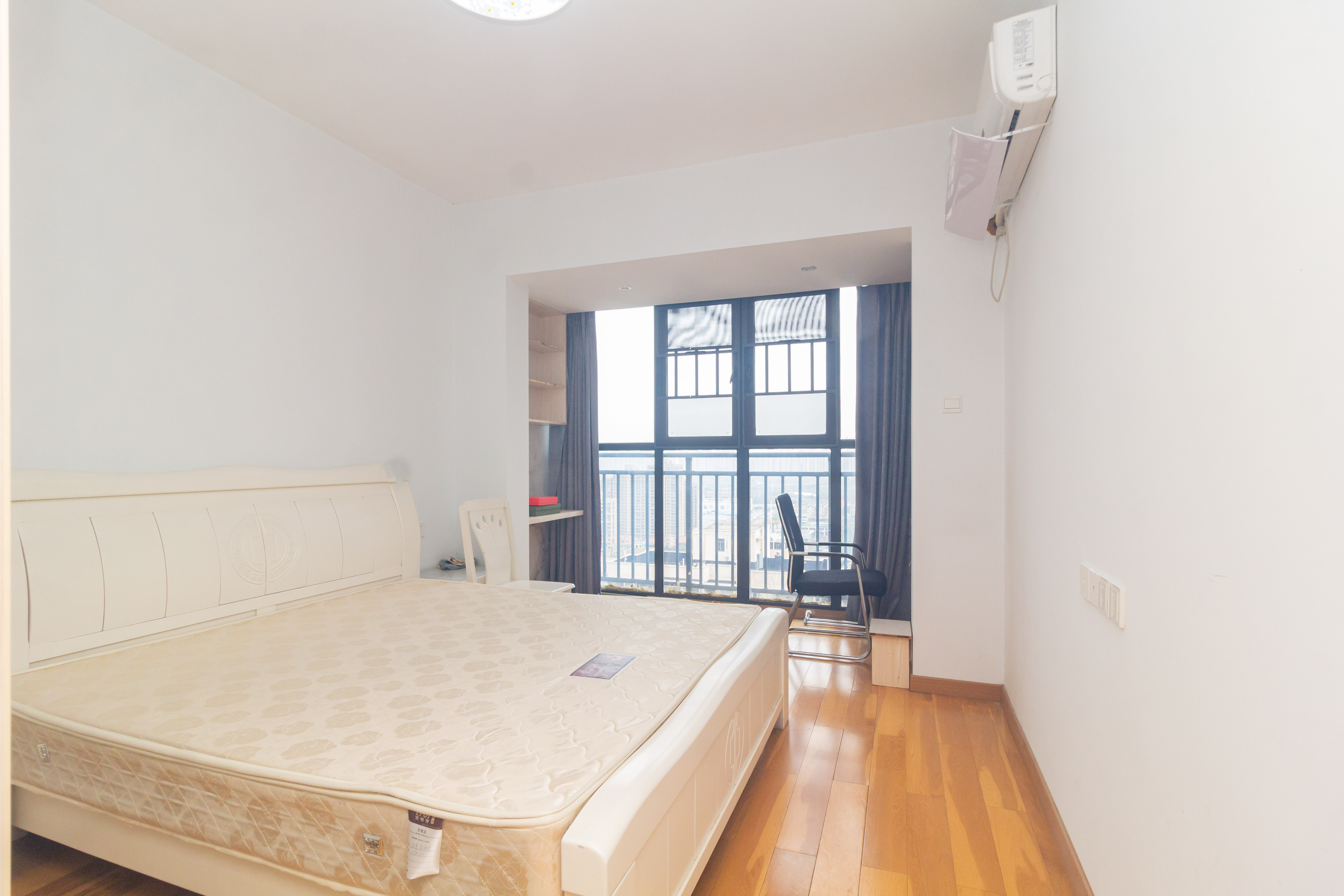 东岸城邦  2室2厅2卫    80.0万 东岸城邦  2室2厅2卫    80.0万卧室