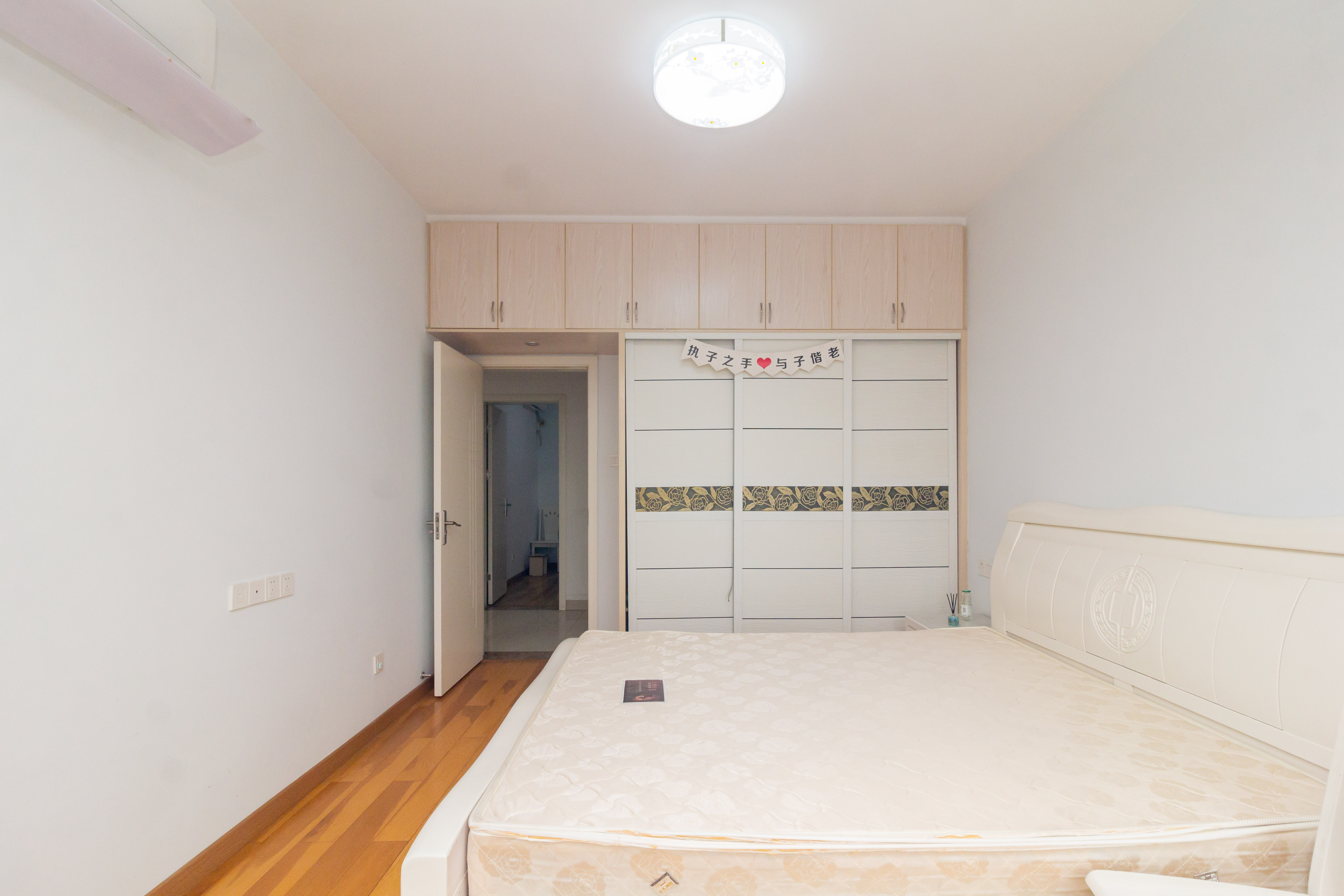 东岸城邦  2室2厅2卫    80.0万 东岸城邦  2室2厅2卫    80.0万卧室