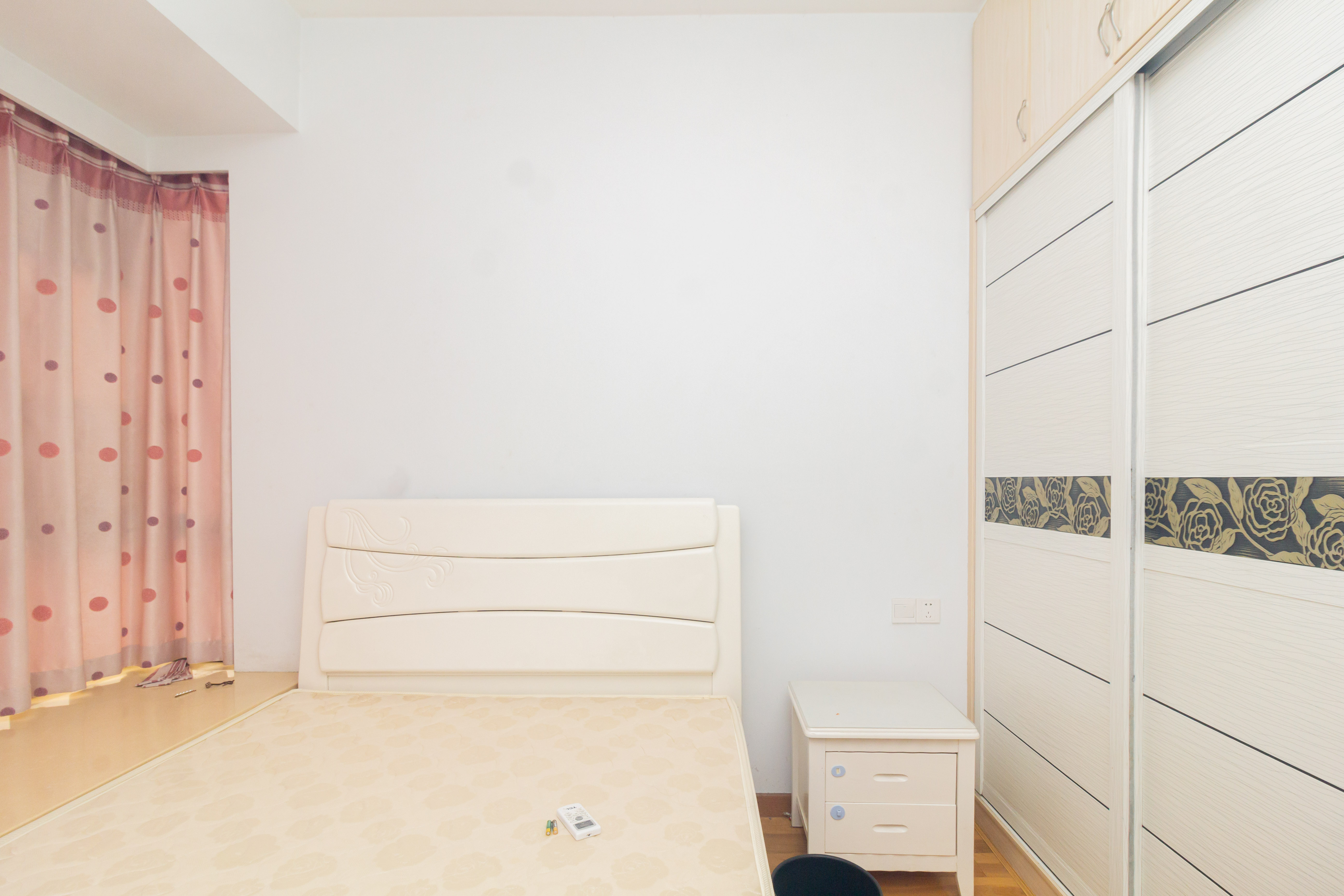 东岸城邦  2室2厅2卫    80.0万 东岸城邦  2室2厅2卫    80.0万卧室