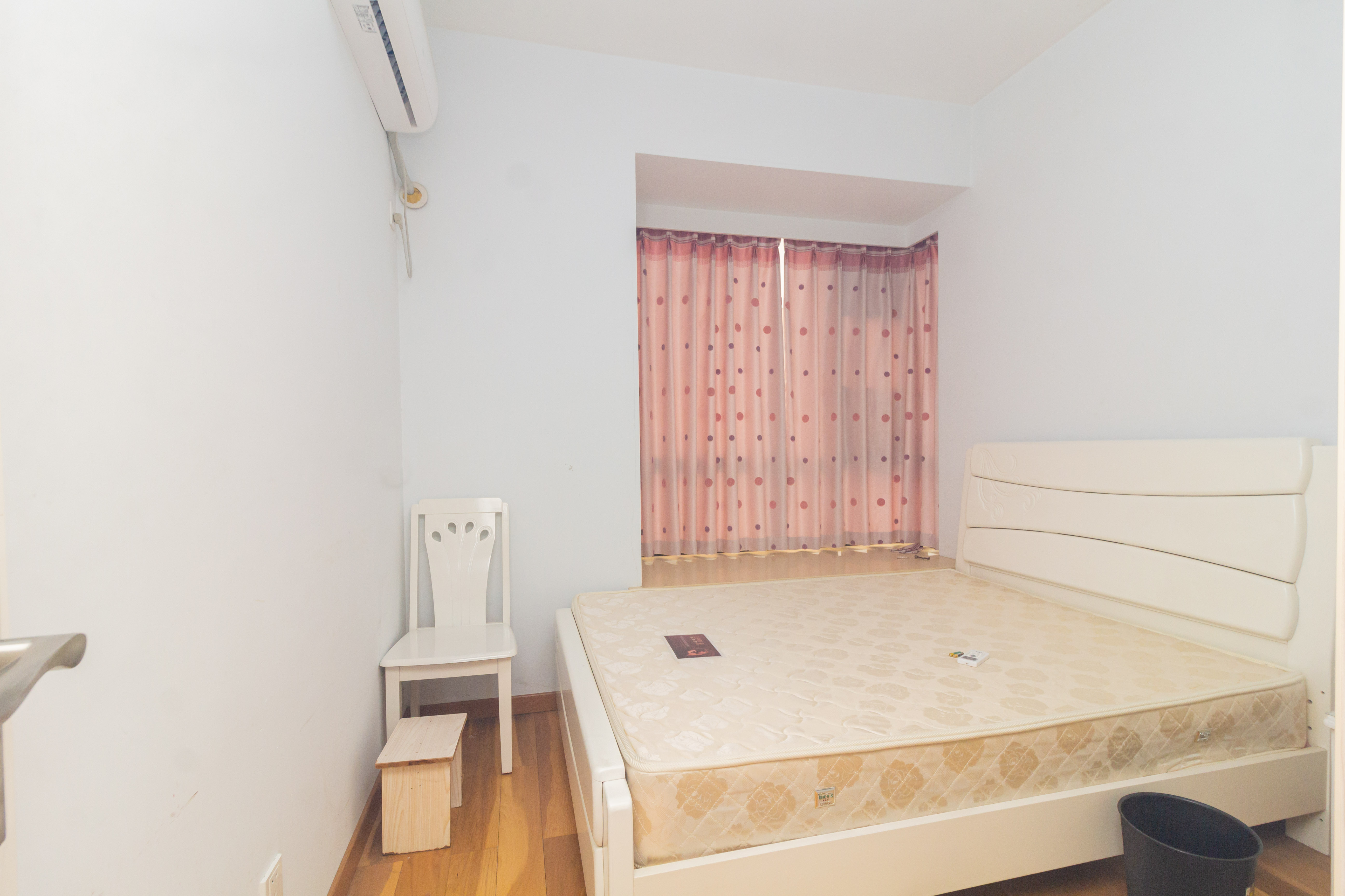 东岸城邦  2室2厅2卫    80.0万 东岸城邦  2室2厅2卫    80.0万卧室