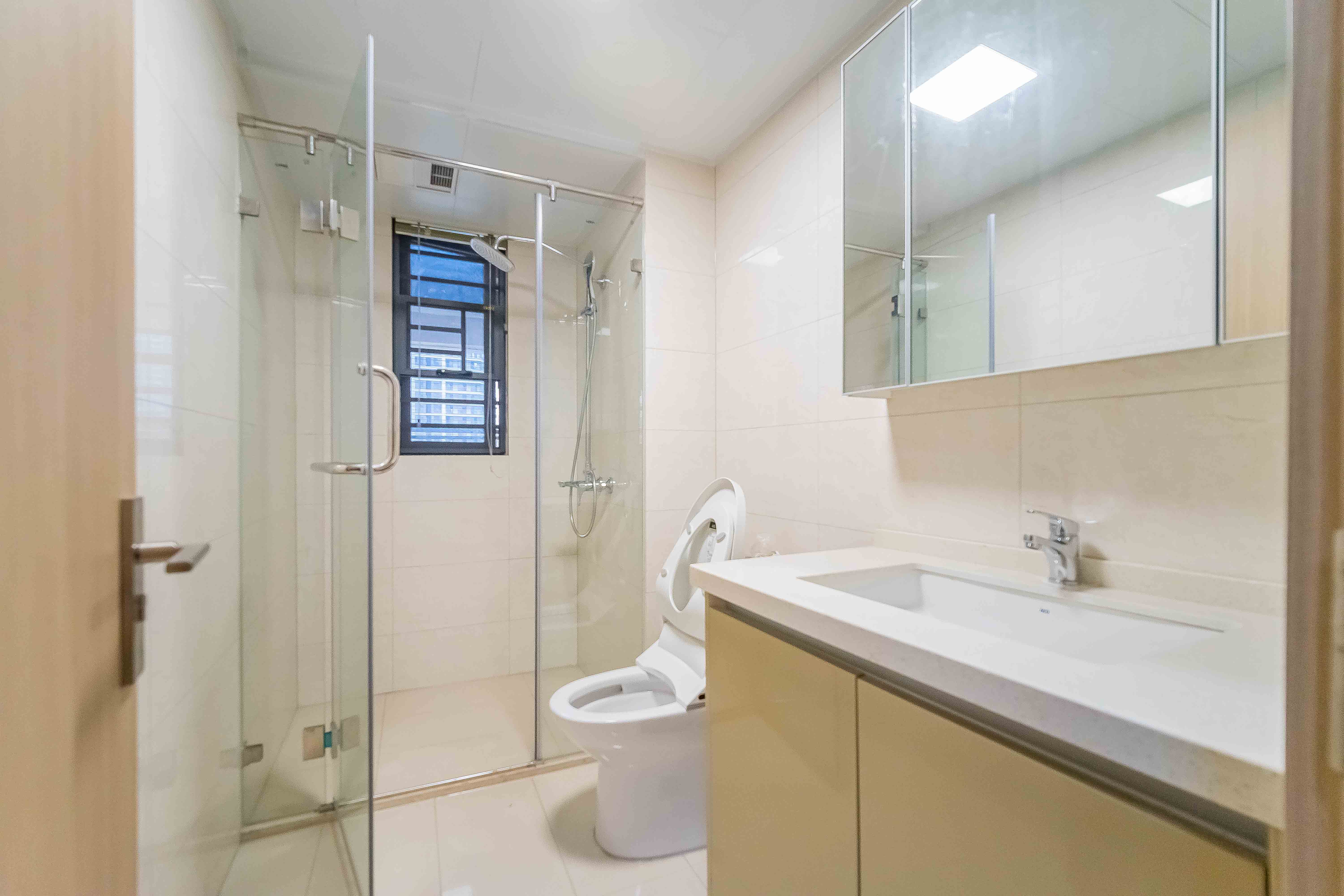 长沙高铁吾悦广场 3室2厅2卫 142.0万 长沙高铁吾悦广场 3室2厅2卫 142.0万卫生间