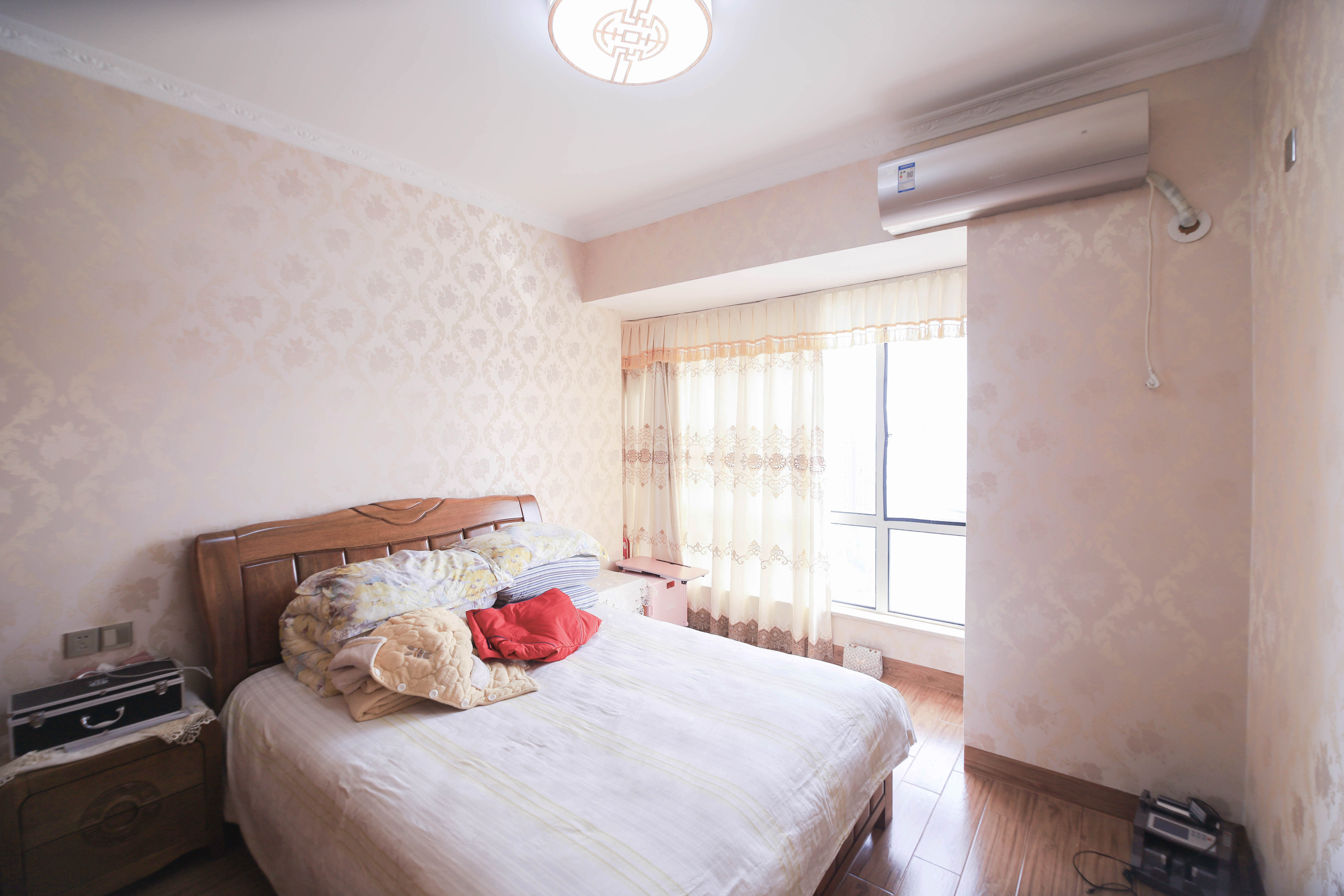 五矿万境水岸二期（五矿万境水岸和苑）  3室2厅2卫    180.0万卧室