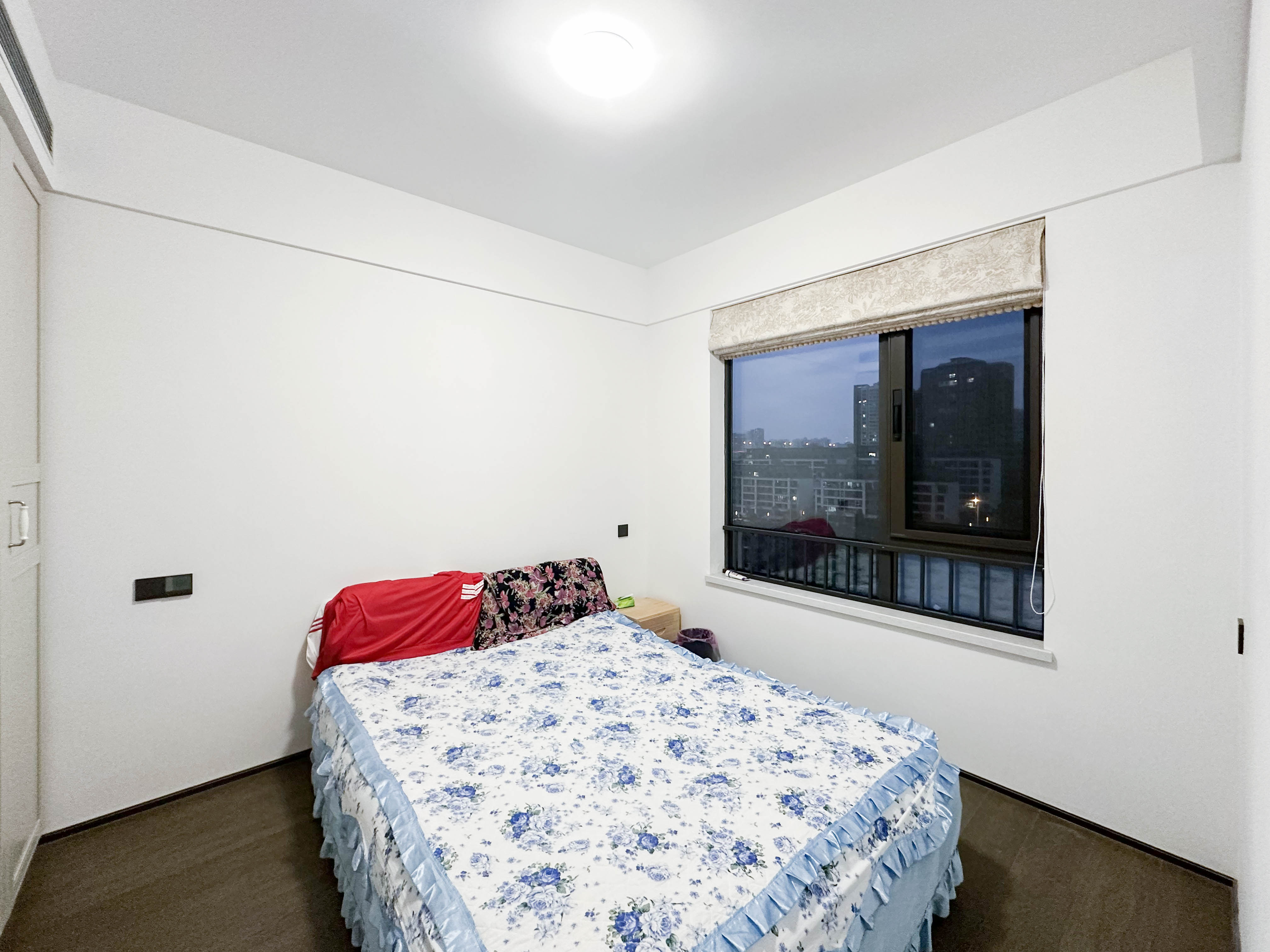 印湘山 4室2厅2卫 308.0万 印湘山 4室2厅2卫 308.0万卧室