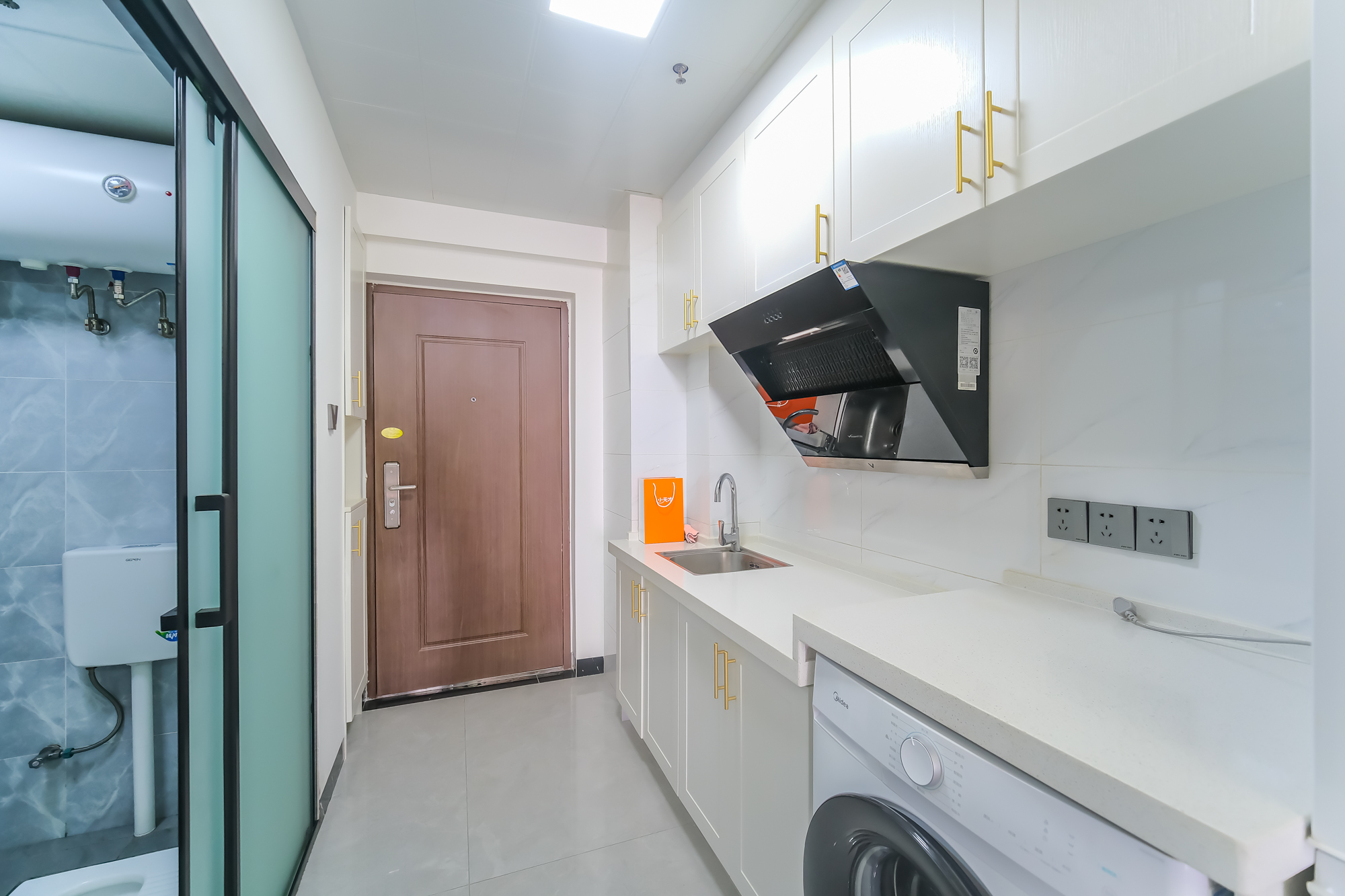 保利香槟国际  1室1厅1卫    24.8万 保利香槟国际  1室1厅1卫    24.8万厨房