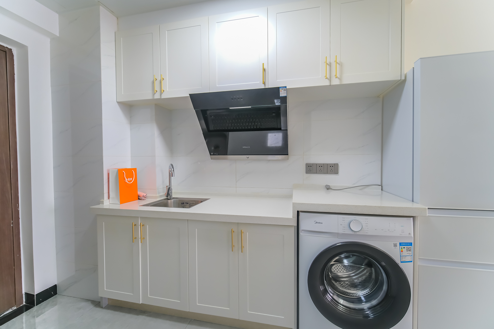 保利香槟国际  1室1厅1卫    24.8万 保利香槟国际  1室1厅1卫    24.8万厨房