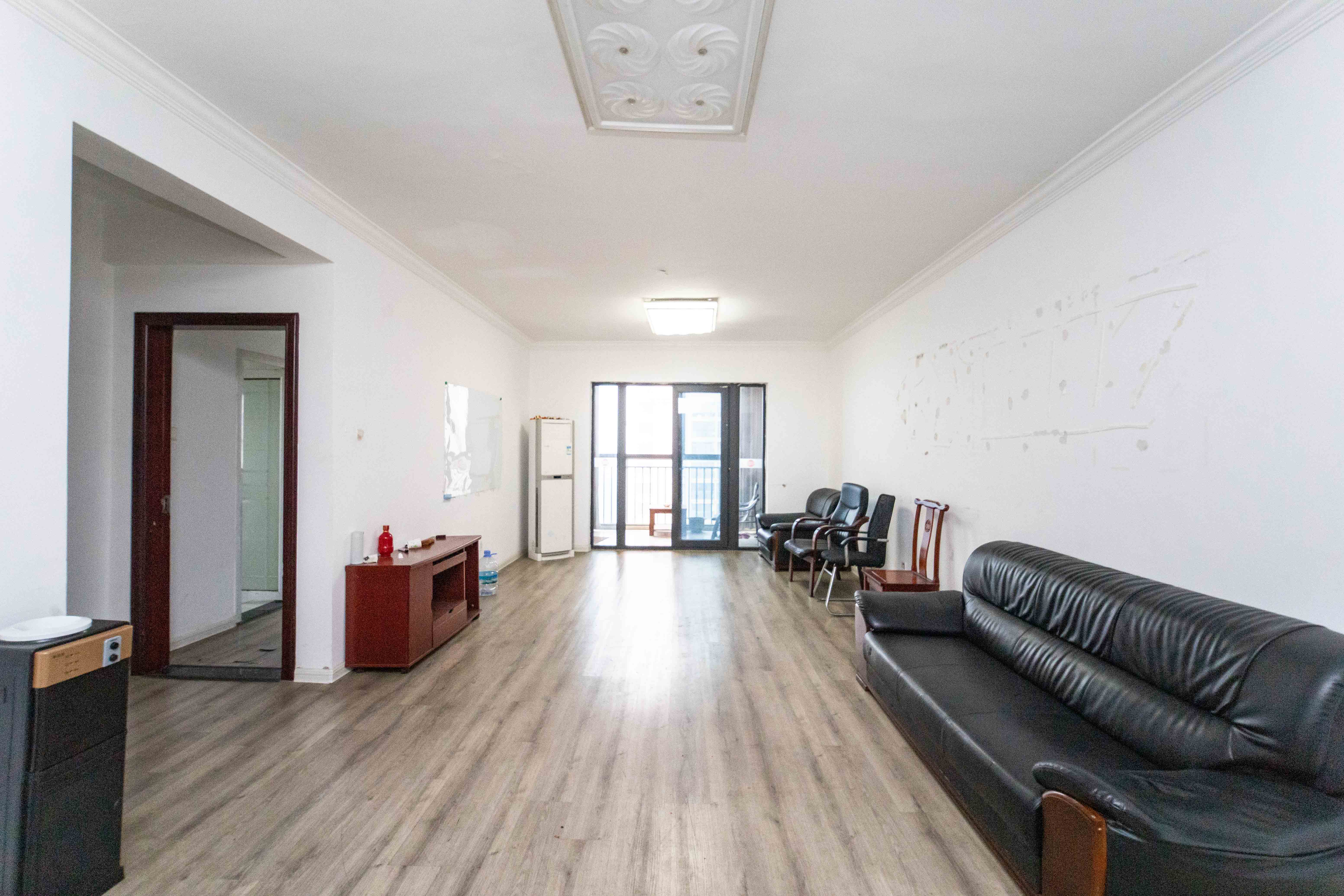 华城广场 3室2厅1卫 122.0万 华城广场 3室2厅1卫 122.0万客厅