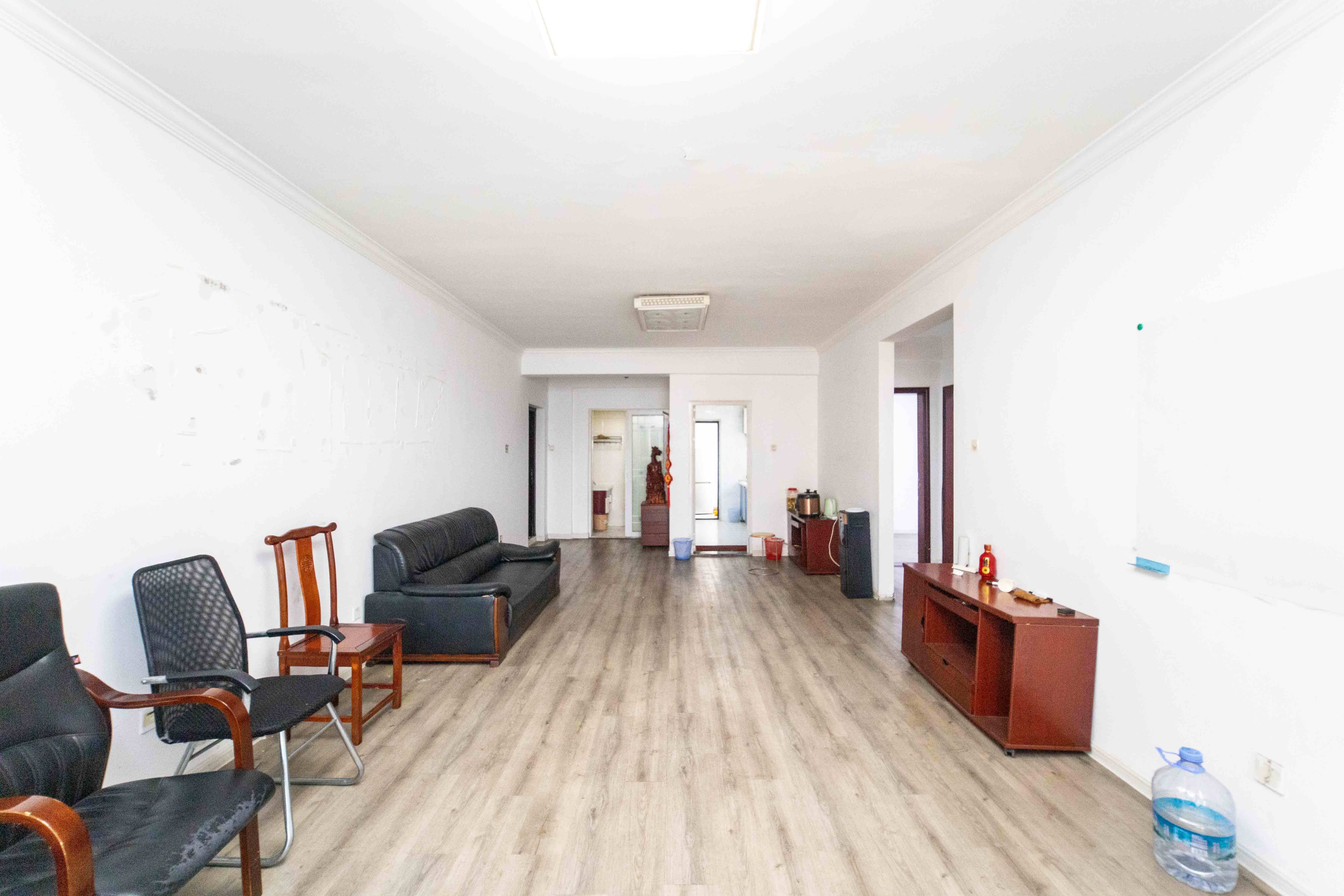 华城广场 3室2厅1卫 122.0万 华城广场 3室2厅1卫 122.0万客厅