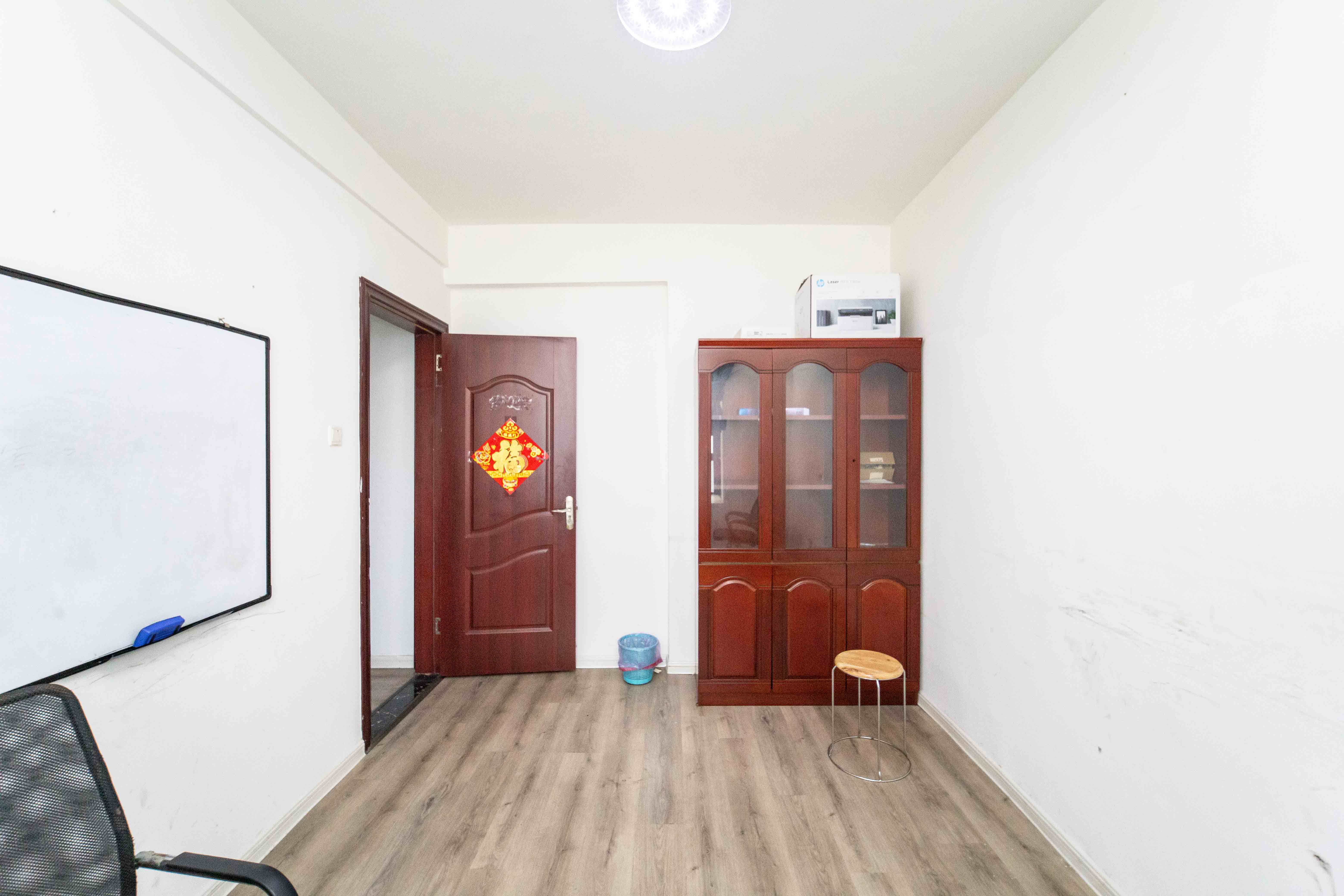 华城广场 3室2厅1卫 122.0万 华城广场 3室2厅1卫 122.0万卧室