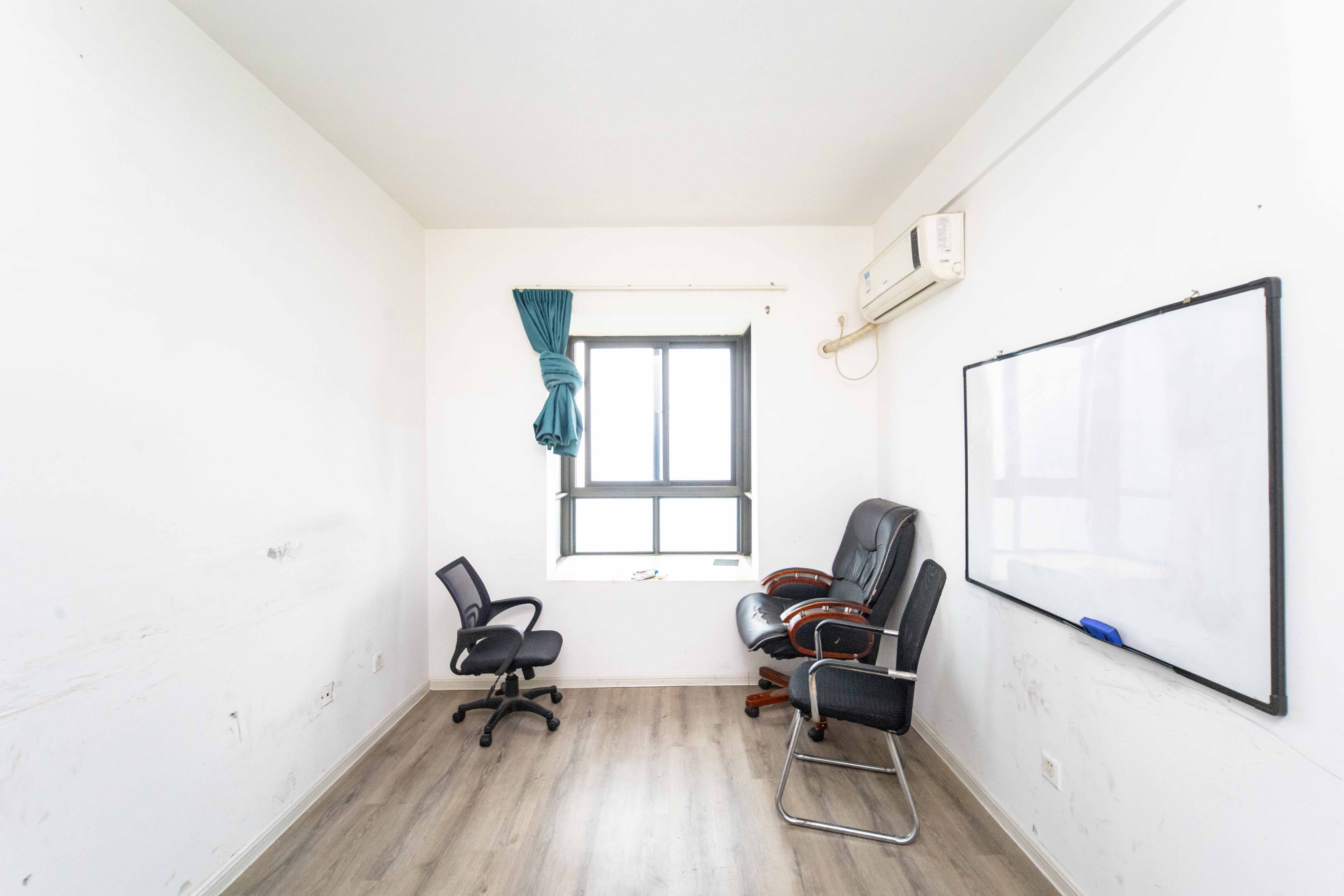 华城广场 3室2厅1卫 122.0万 华城广场 3室2厅1卫 122.0万卧室