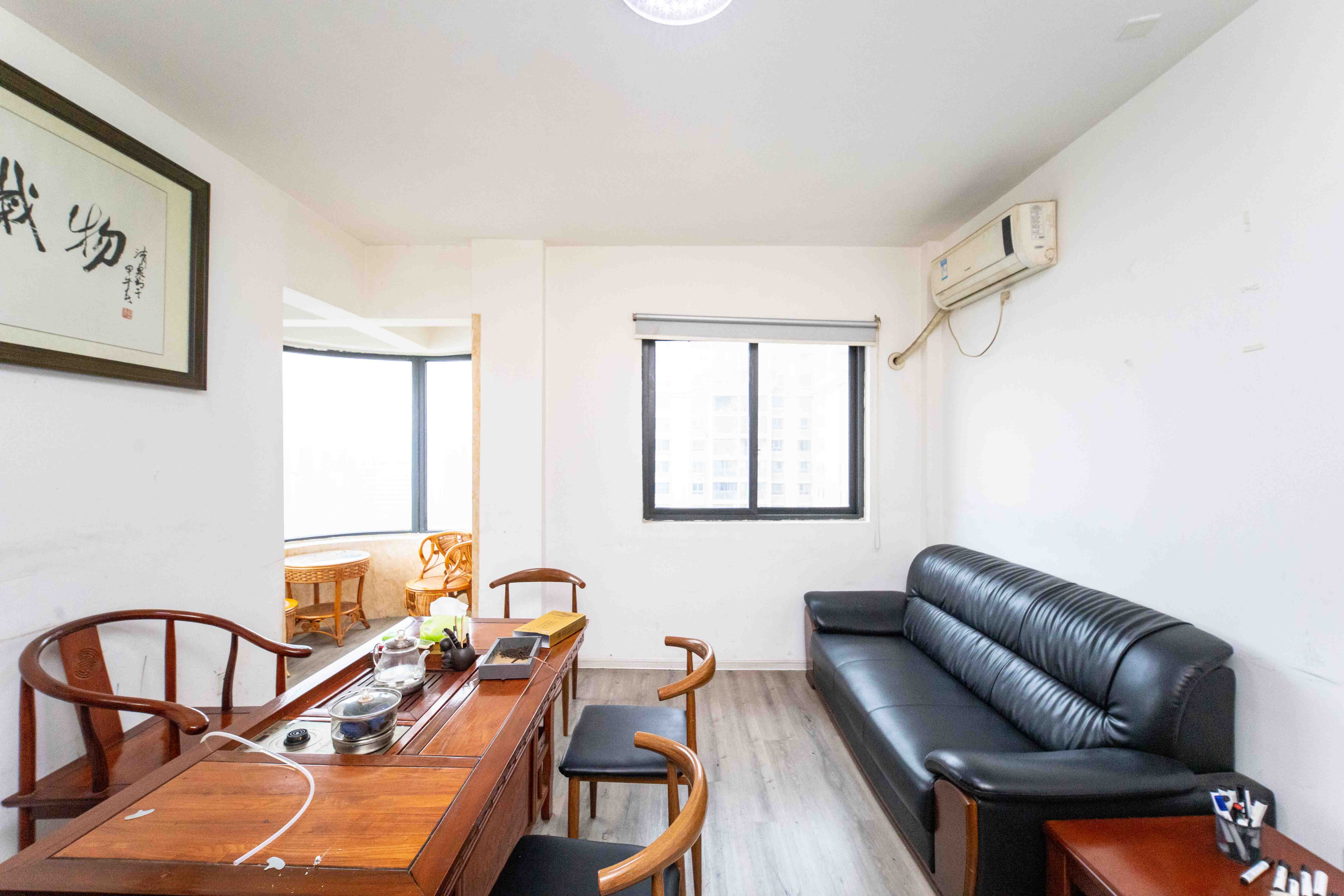 华城广场 3室2厅1卫 122.0万 华城广场 3室2厅1卫 122.0万卧室