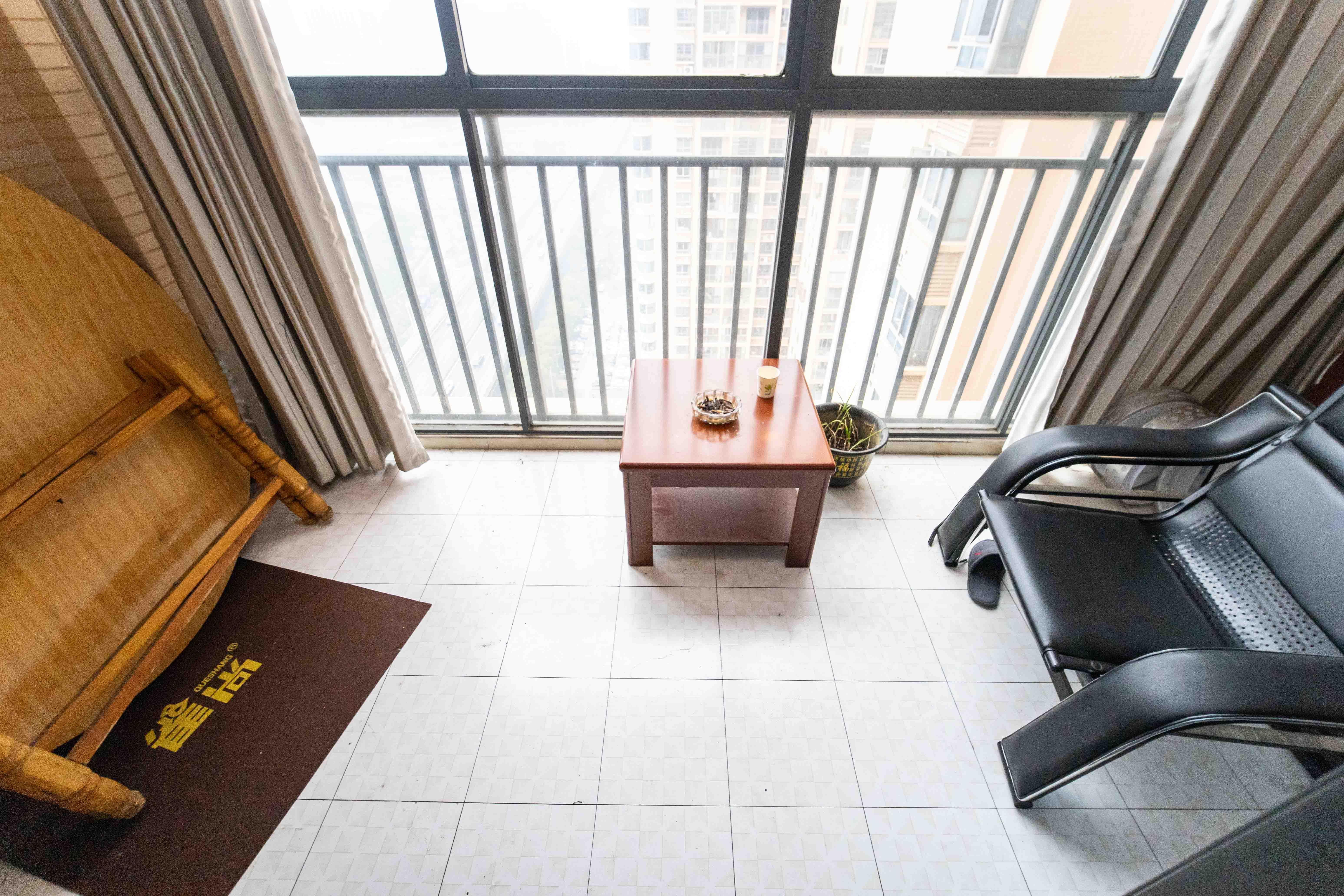 华城广场 3室2厅1卫 122.0万 华城广场 3室2厅1卫 122.0万阳台