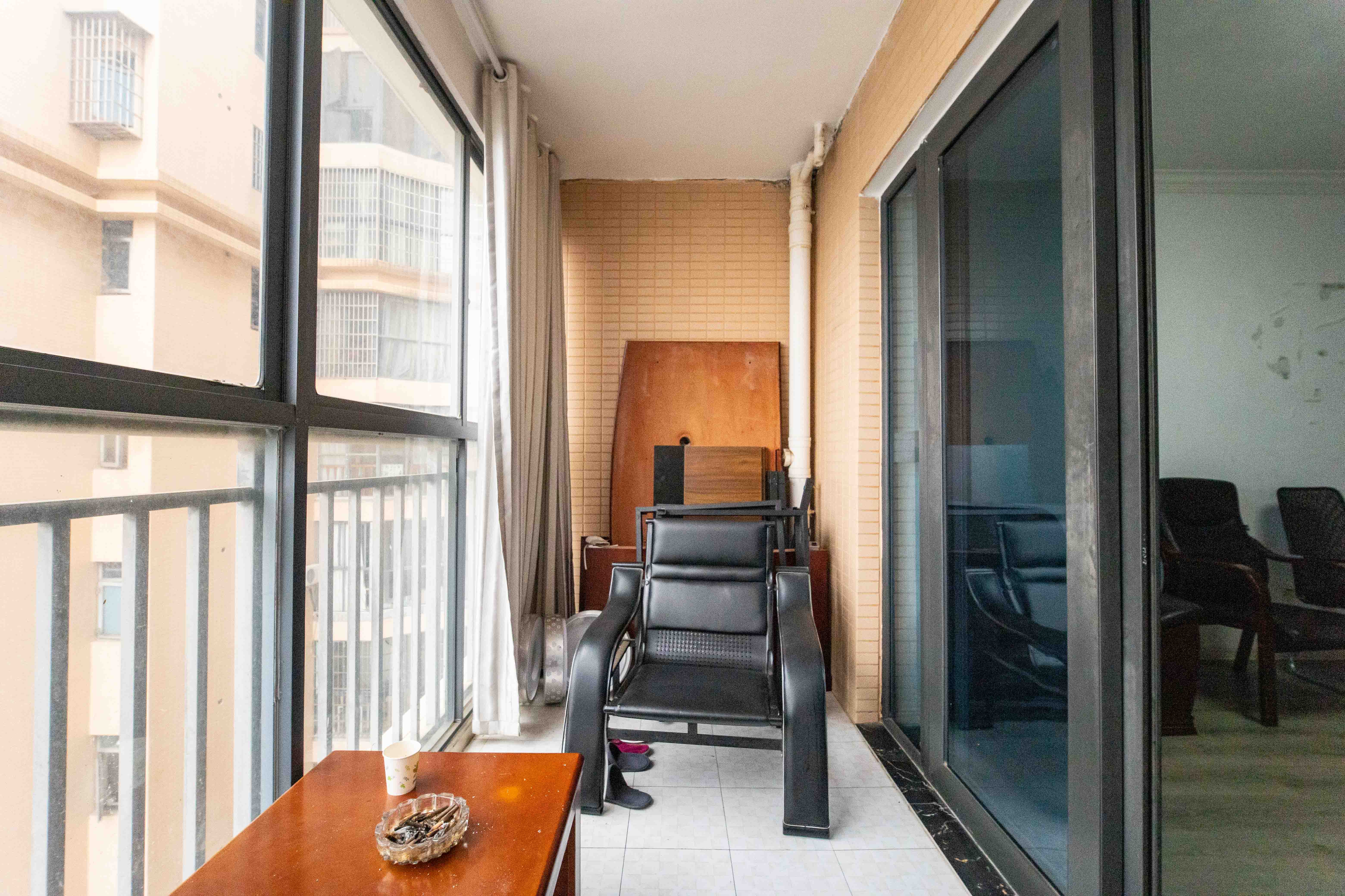 华城广场 3室2厅1卫 122.0万 华城广场 3室2厅1卫 122.0万阳台