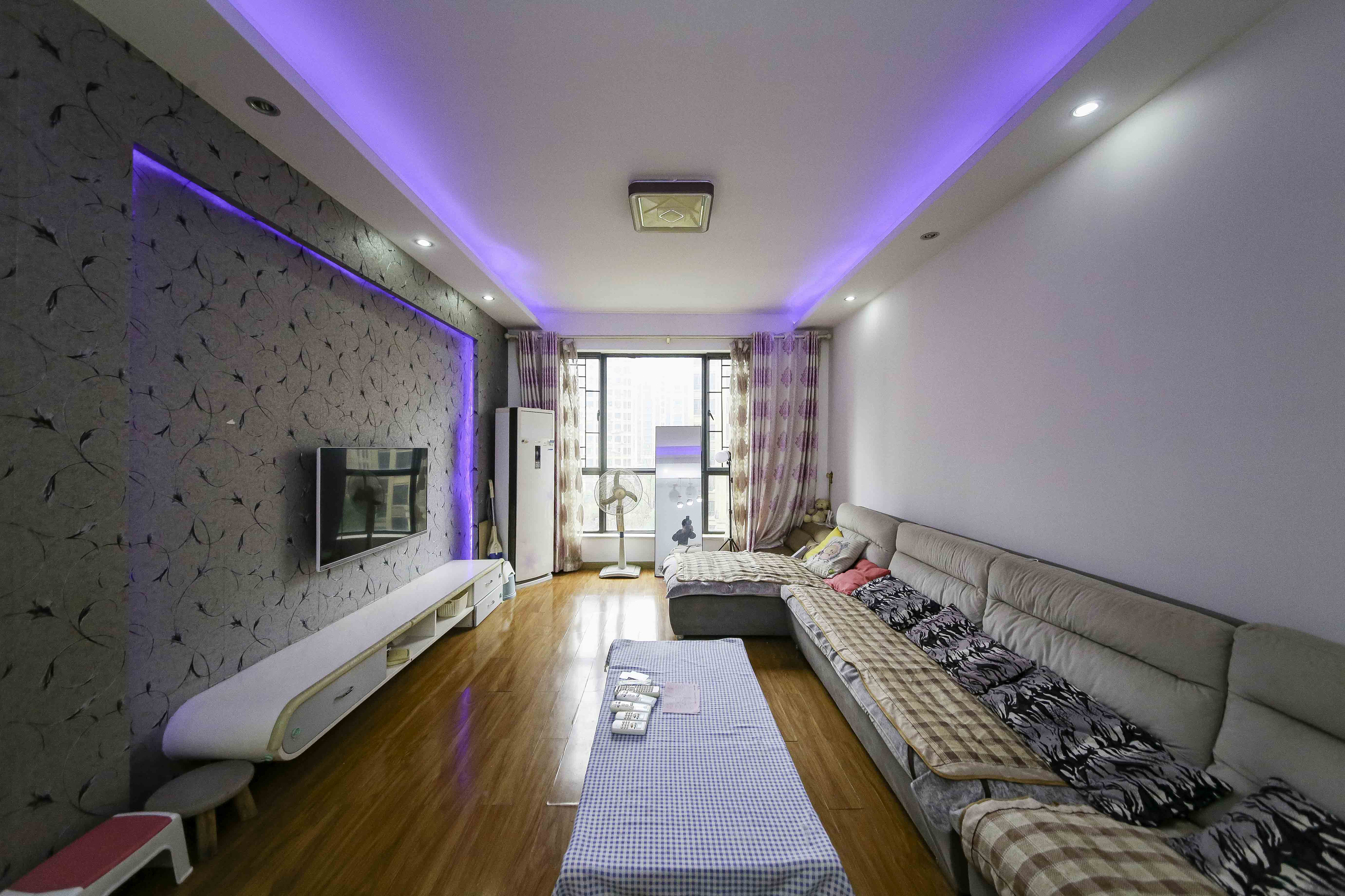 康斯丹郡(融程领秀佳园)  3室2厅1卫    68.8万 康斯丹郡(融程领秀佳园)  3室2厅1卫    68.8万客厅