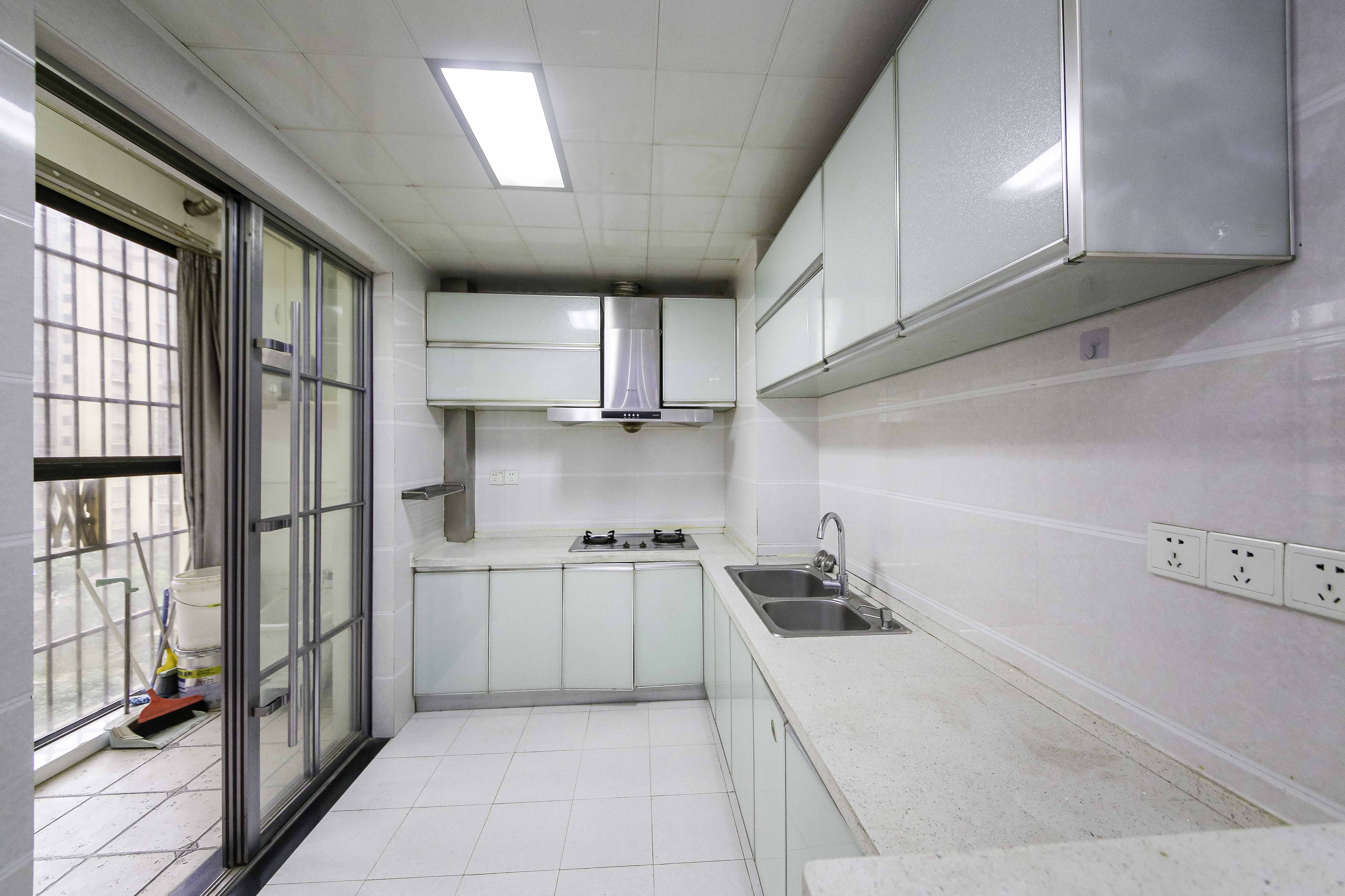 康斯丹郡(融程领秀佳园)  3室2厅1卫    68.8万 康斯丹郡(融程领秀佳园)  3室2厅1卫    68.8万厨房