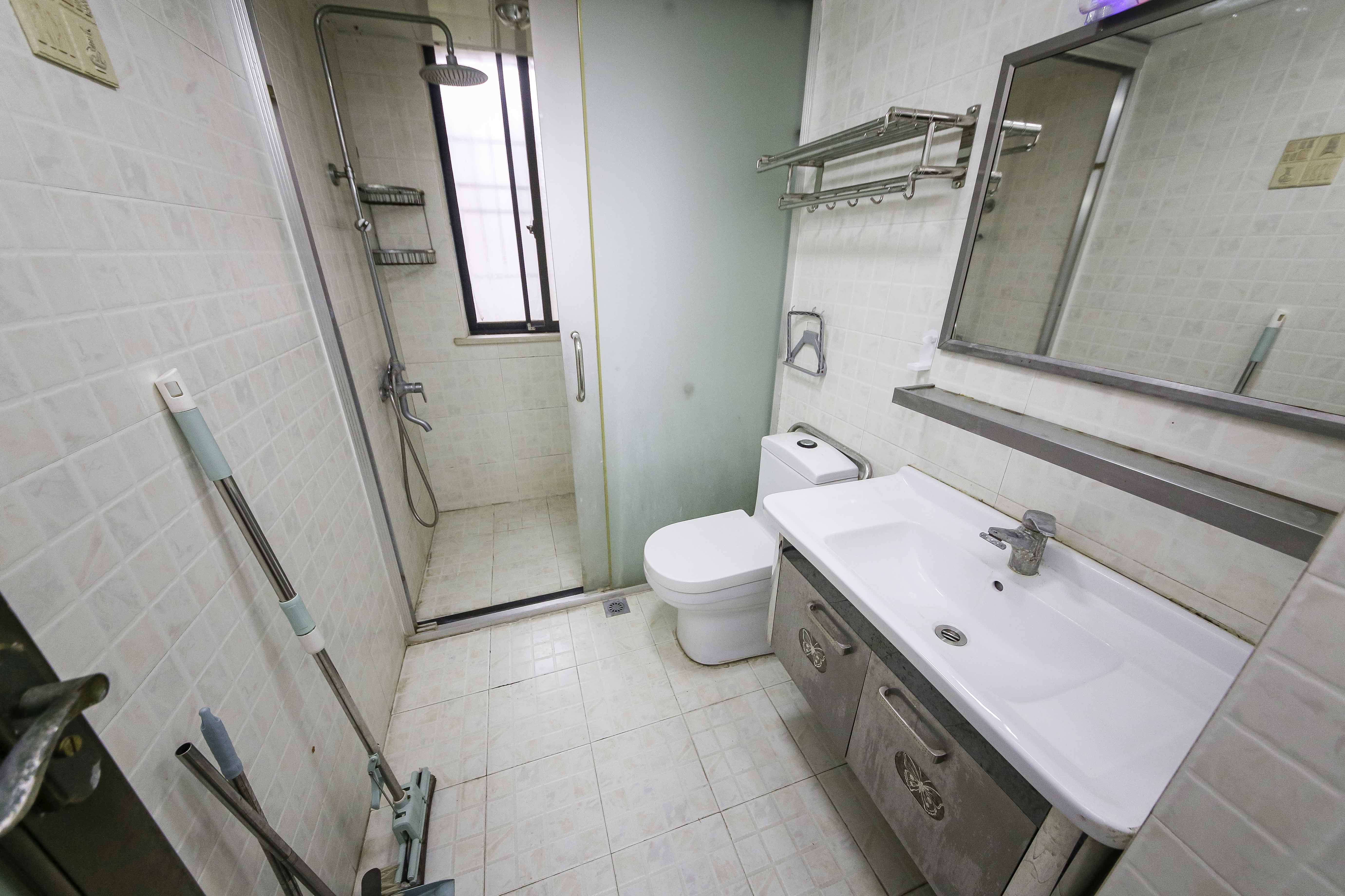 康斯丹郡(融程领秀佳园)  3室2厅1卫    68.8万 康斯丹郡(融程领秀佳园)  3室2厅1卫    68.8万卫生间