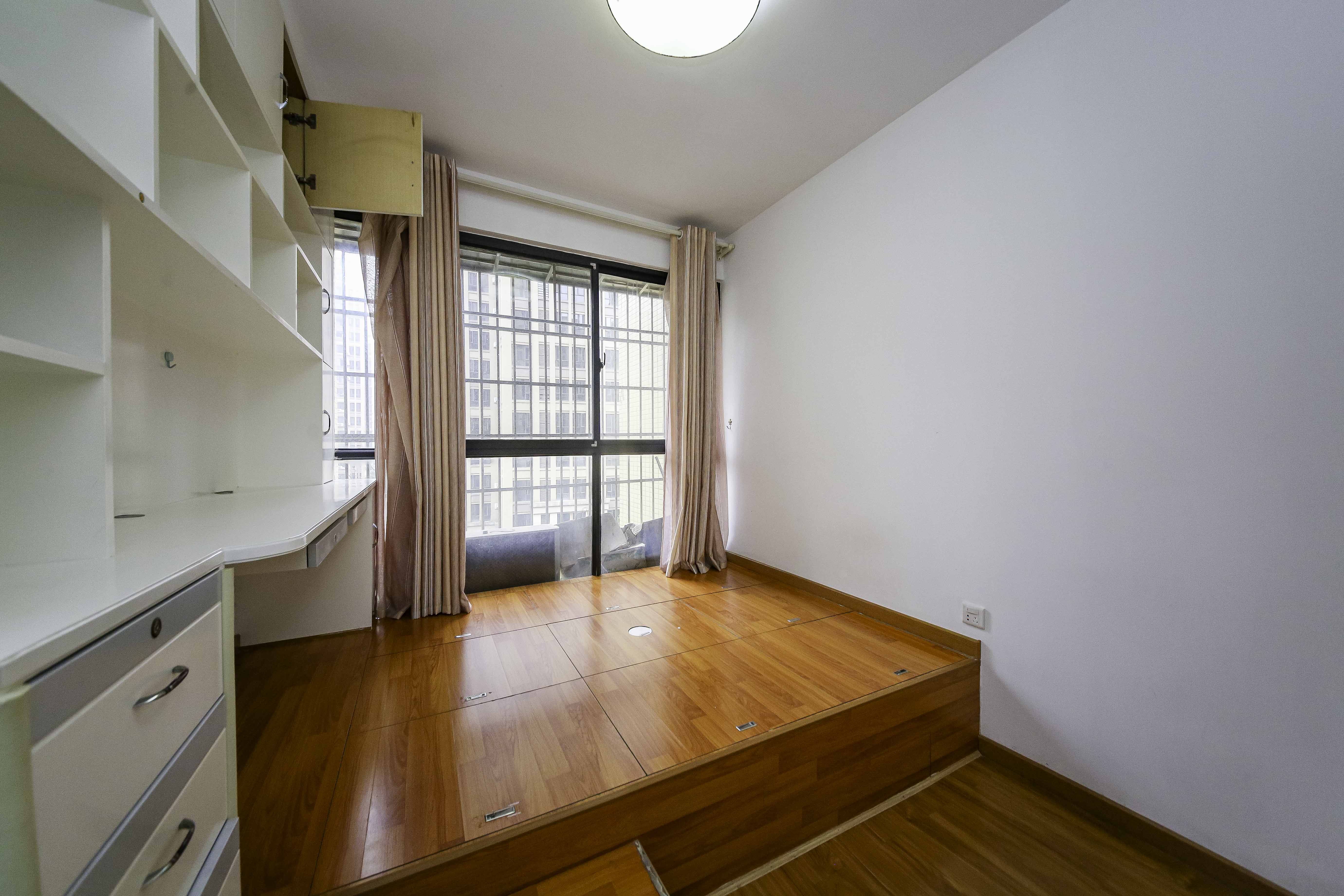 康斯丹郡(融程领秀佳园)  3室2厅1卫    68.8万 康斯丹郡(融程领秀佳园)  3室2厅1卫    68.8万卧室