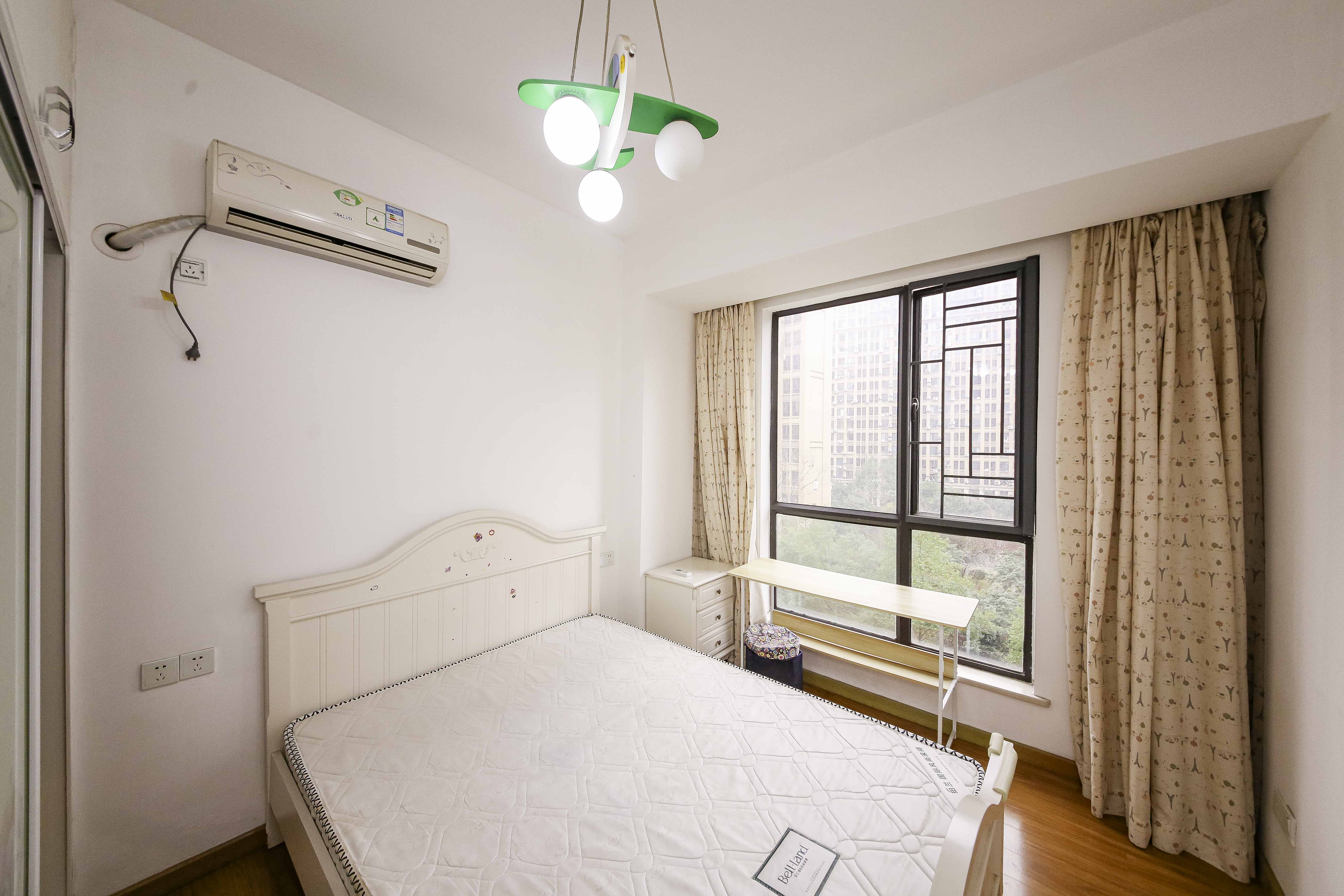 康斯丹郡(融程领秀佳园)  3室2厅1卫    68.8万 康斯丹郡(融程领秀佳园)  3室2厅1卫    68.8万卧室