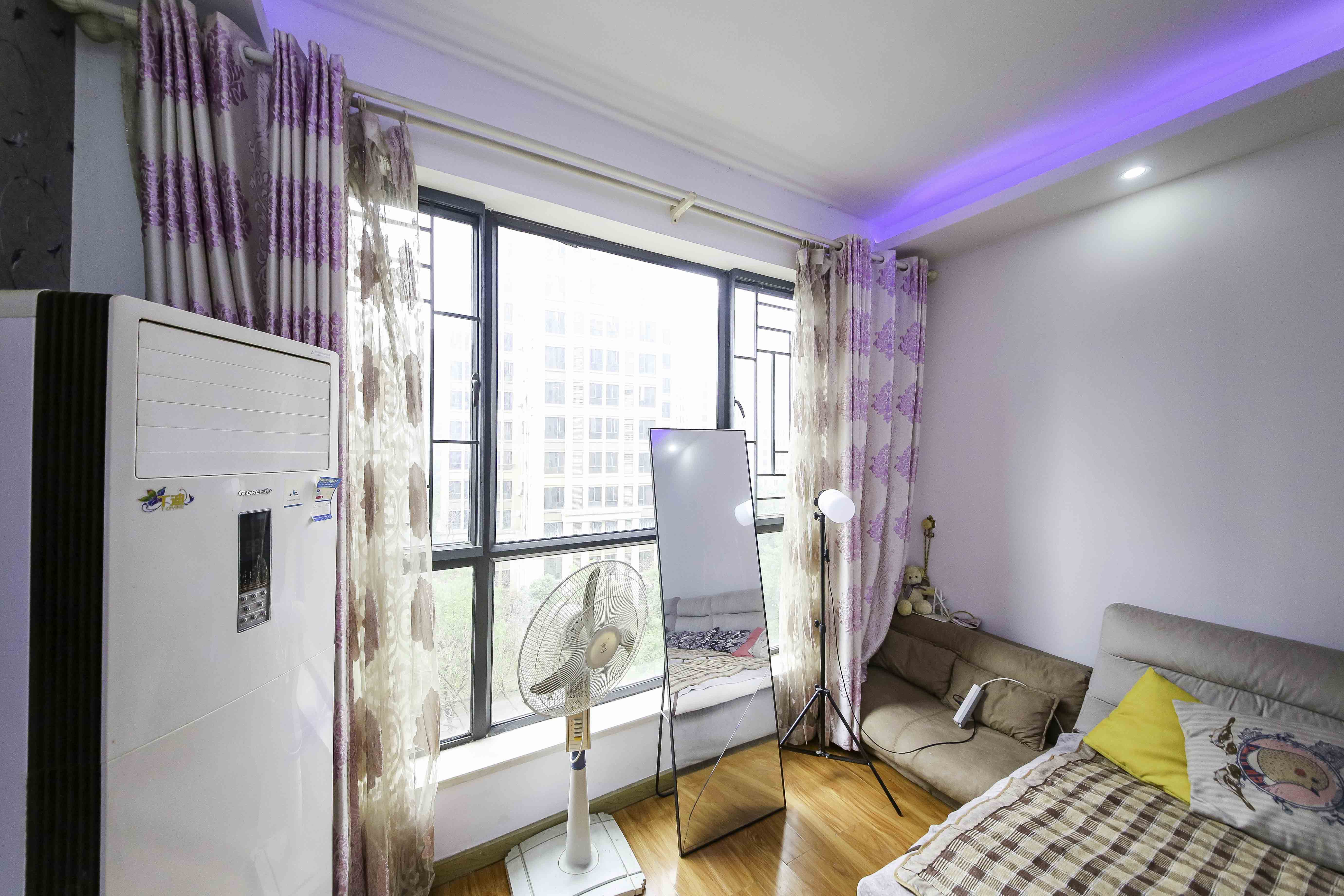 康斯丹郡(融程领秀佳园)  3室2厅1卫    68.8万 康斯丹郡(融程领秀佳园)  3室2厅1卫    68.8万阳台