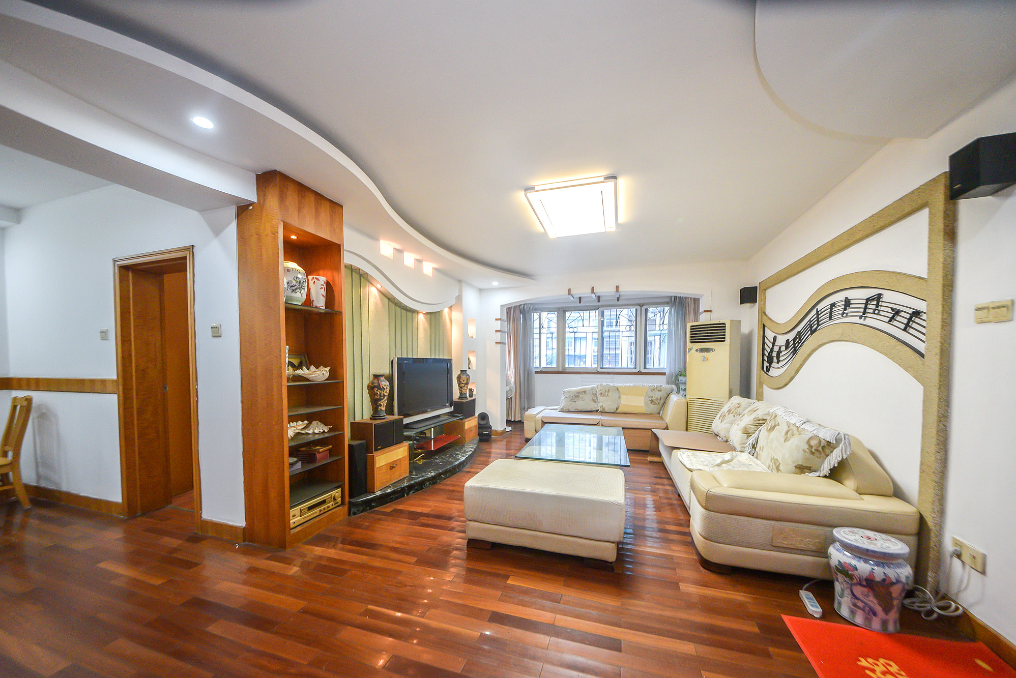 红旗综合安置楼 3室2厅2卫 73.0万 红旗综合安置楼 3室2厅2卫 73.0万客厅