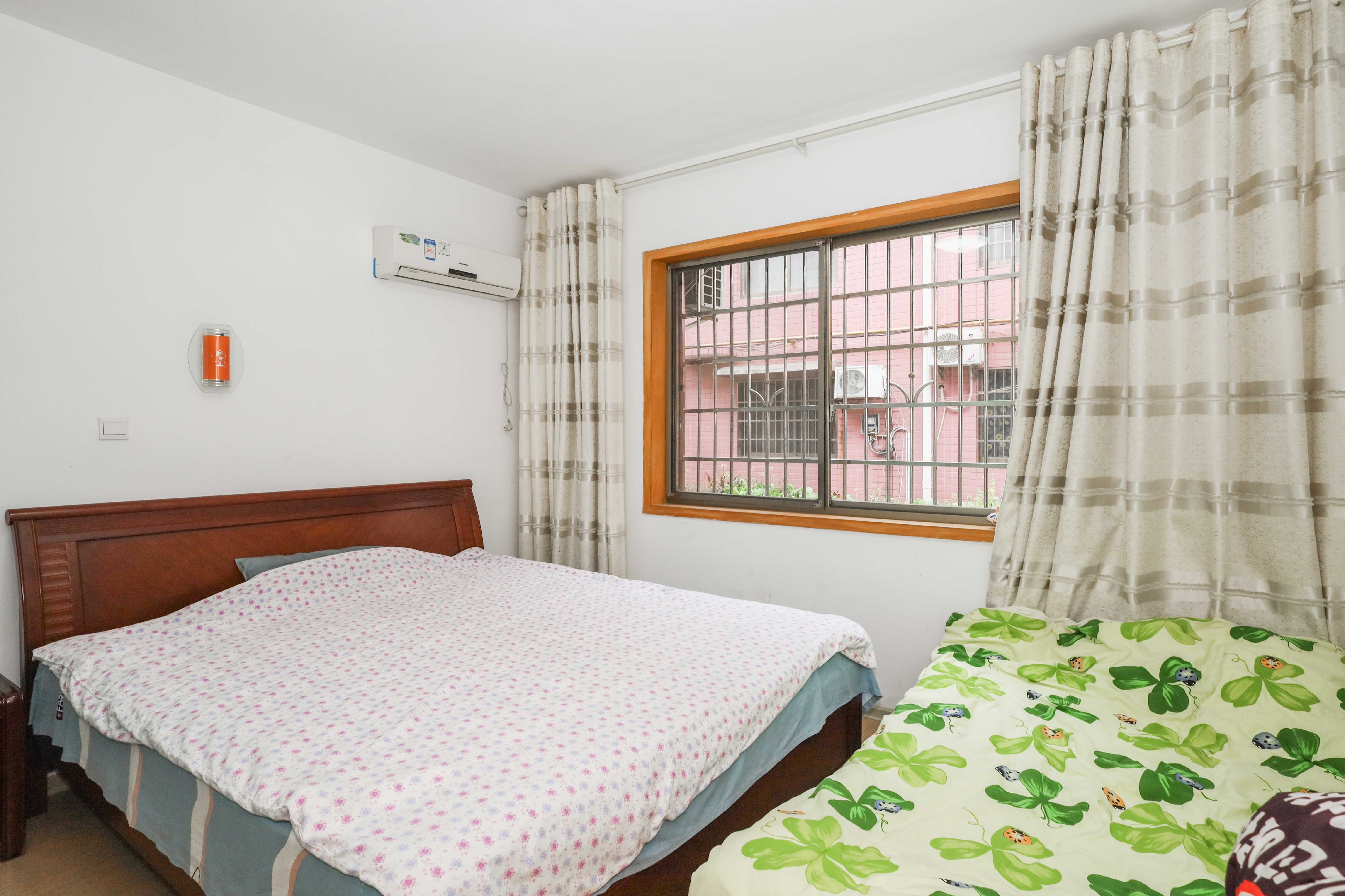 雷锋机电市场一期  2室1厅1卫    55.6万卧室