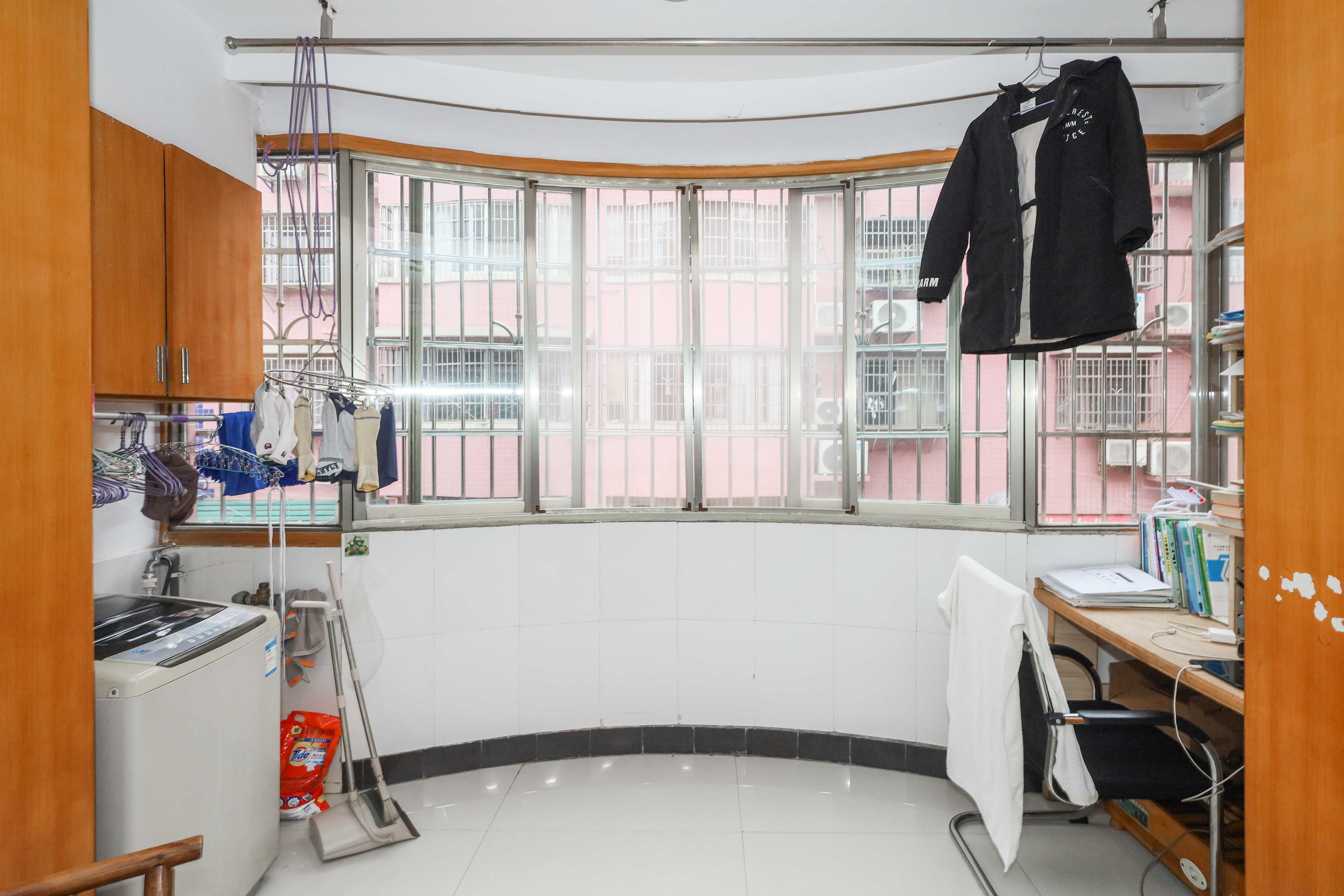 雷锋机电市场一期  2室1厅1卫    55.6万阳台