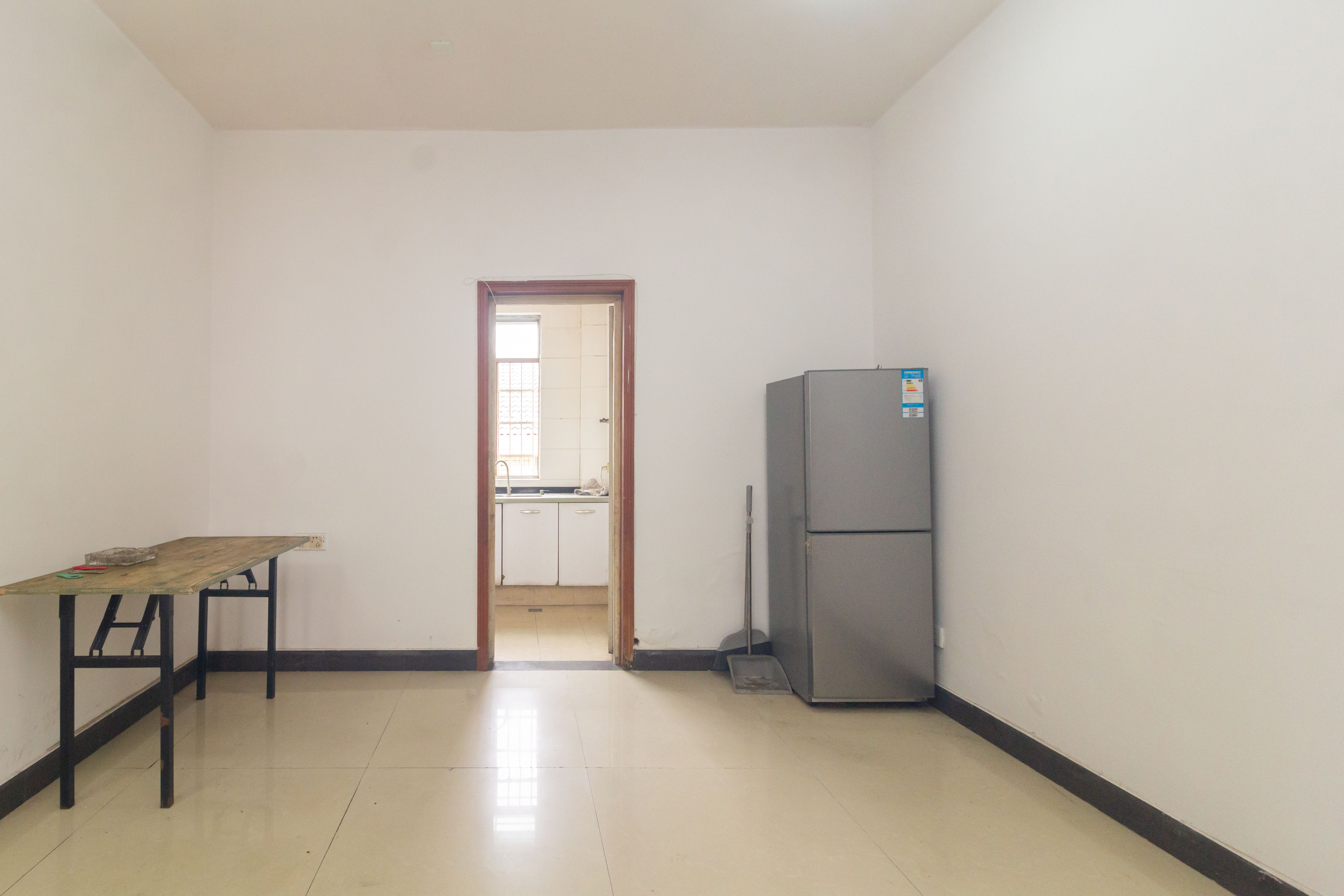 泉塘小区  3室2厅2卫    42.0万 泉塘小区  3室2厅2卫    42.0万客厅