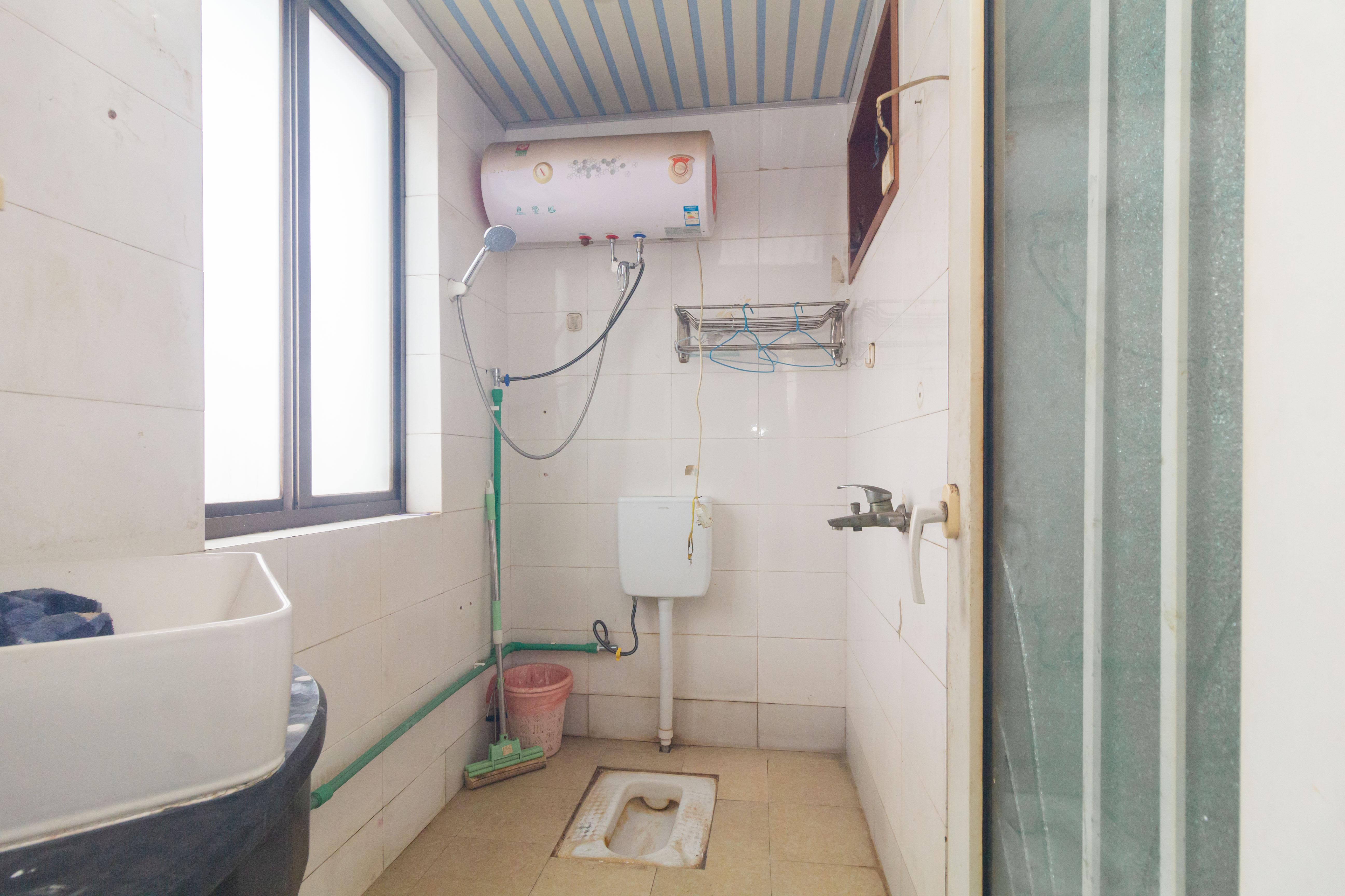 泉塘小区  3室2厅2卫    42.0万 泉塘小区  3室2厅2卫    42.0万卫生间