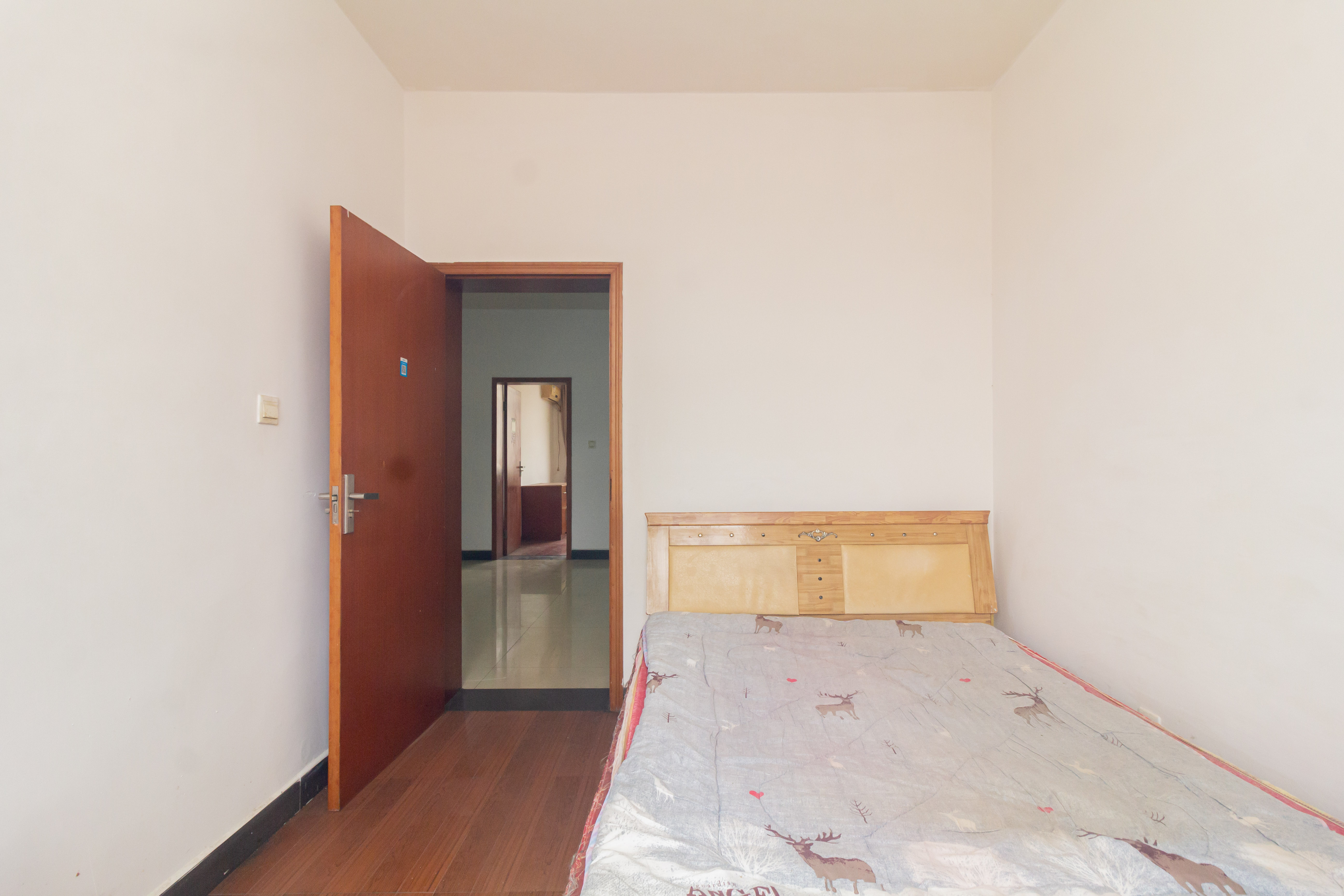 泉塘小区  3室2厅2卫    42.0万 泉塘小区  3室2厅2卫    42.0万卧室