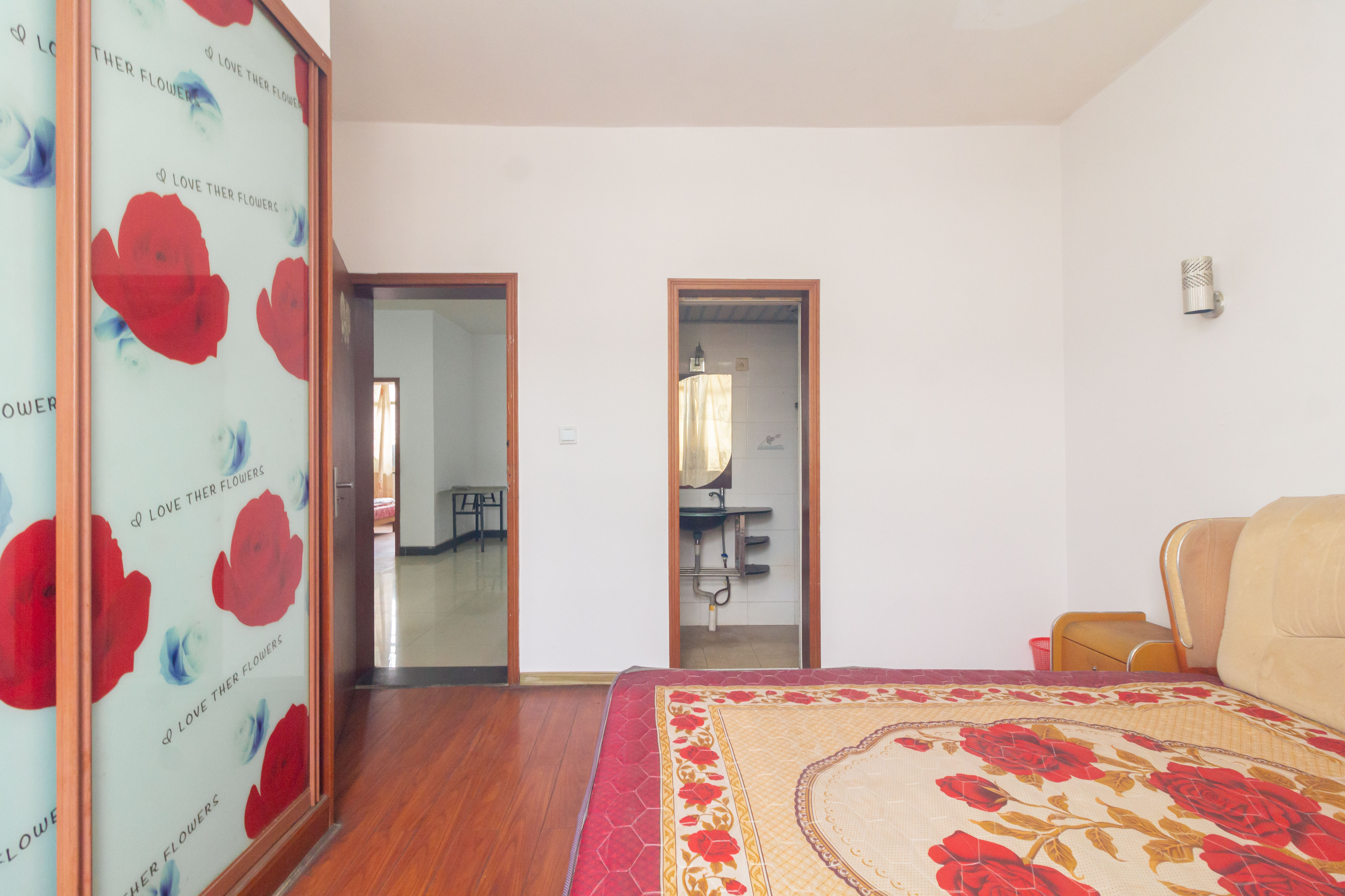 泉塘小区  3室2厅2卫    42.0万 泉塘小区  3室2厅2卫    42.0万卧室