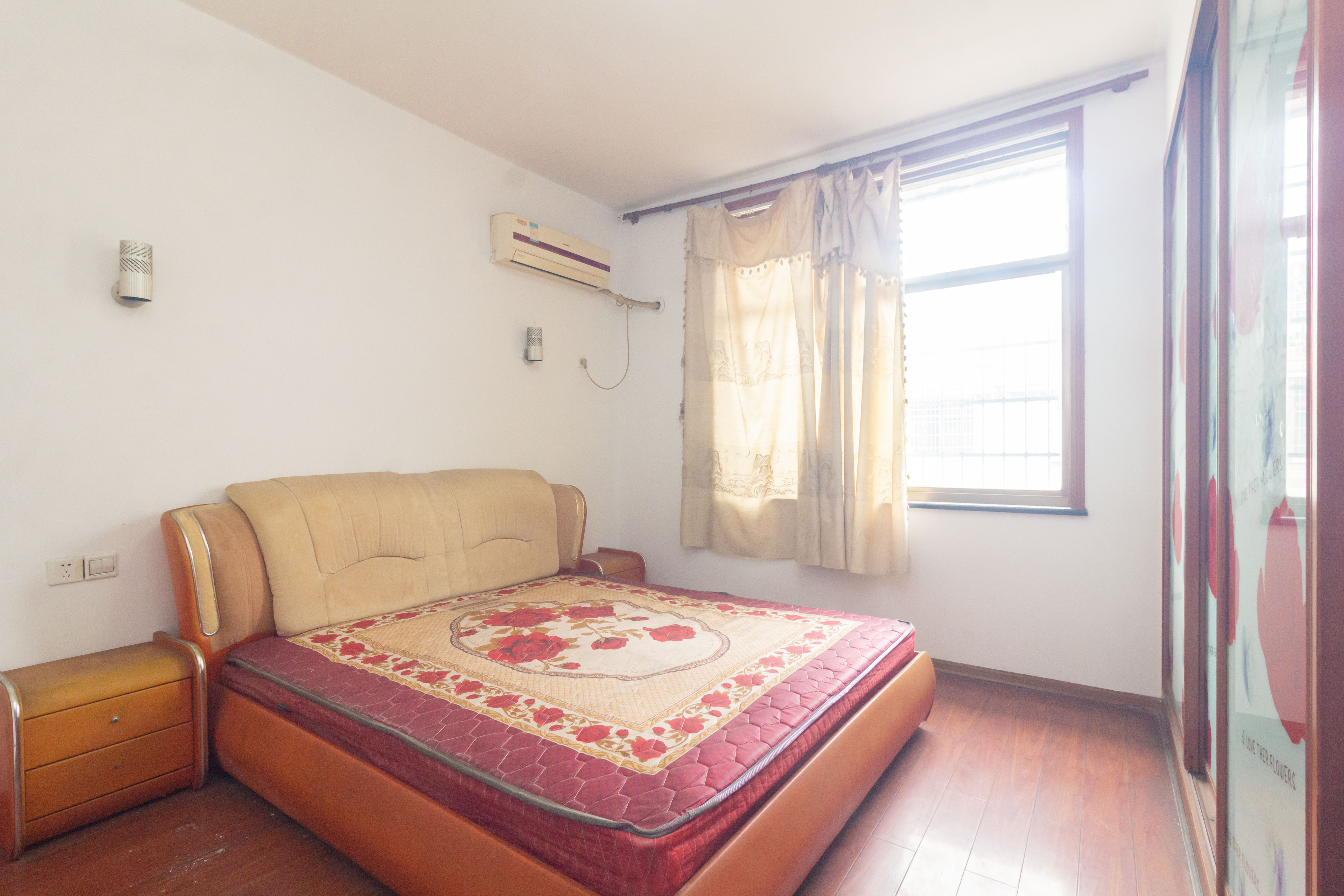 泉塘小区  3室2厅2卫    42.0万 泉塘小区  3室2厅2卫    42.0万卧室