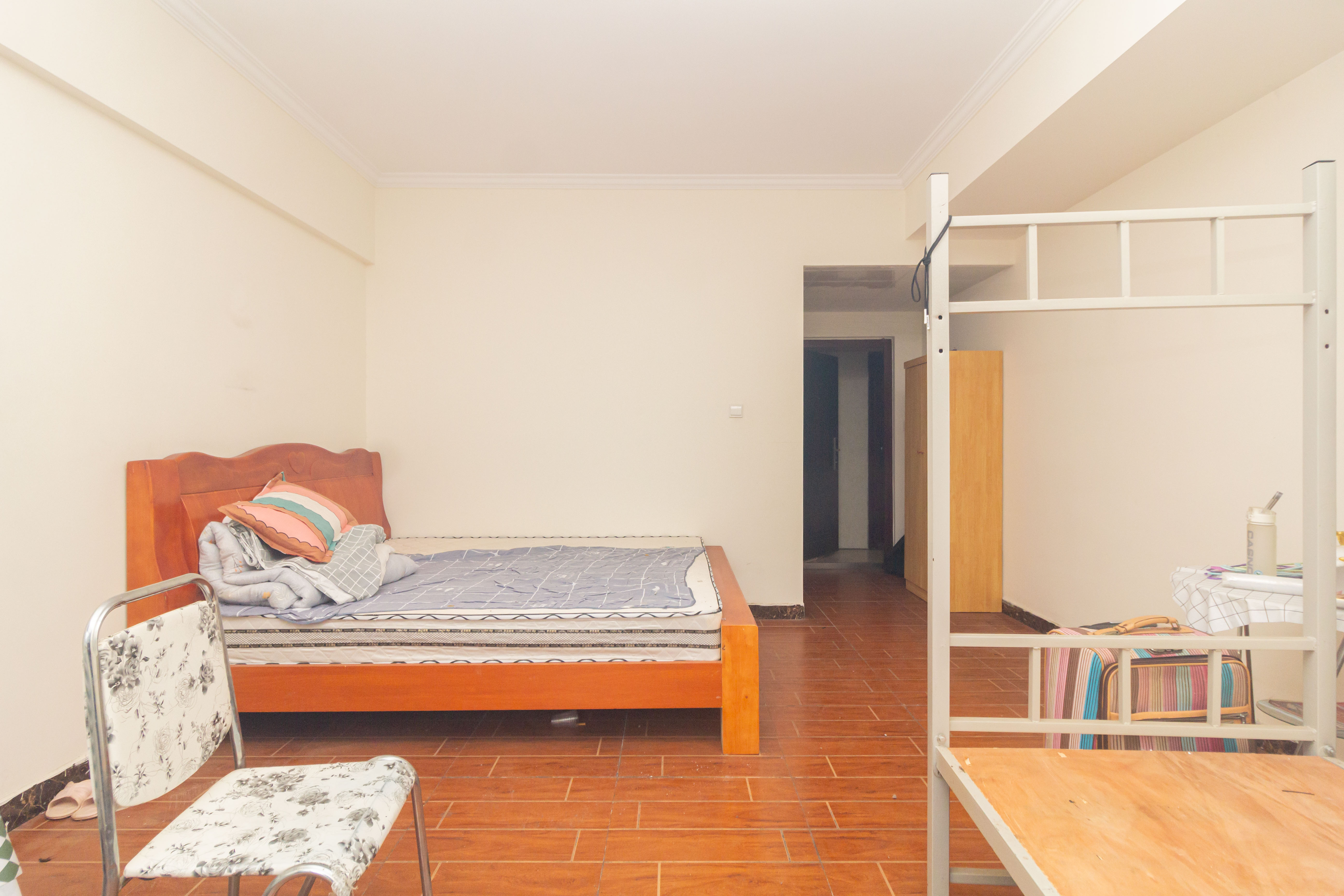 财汇新天地(财汇商务广场) 3室1厅1卫 69.68万 财汇新天地(财汇商务广场) 3室1厅1卫 69.68万客厅