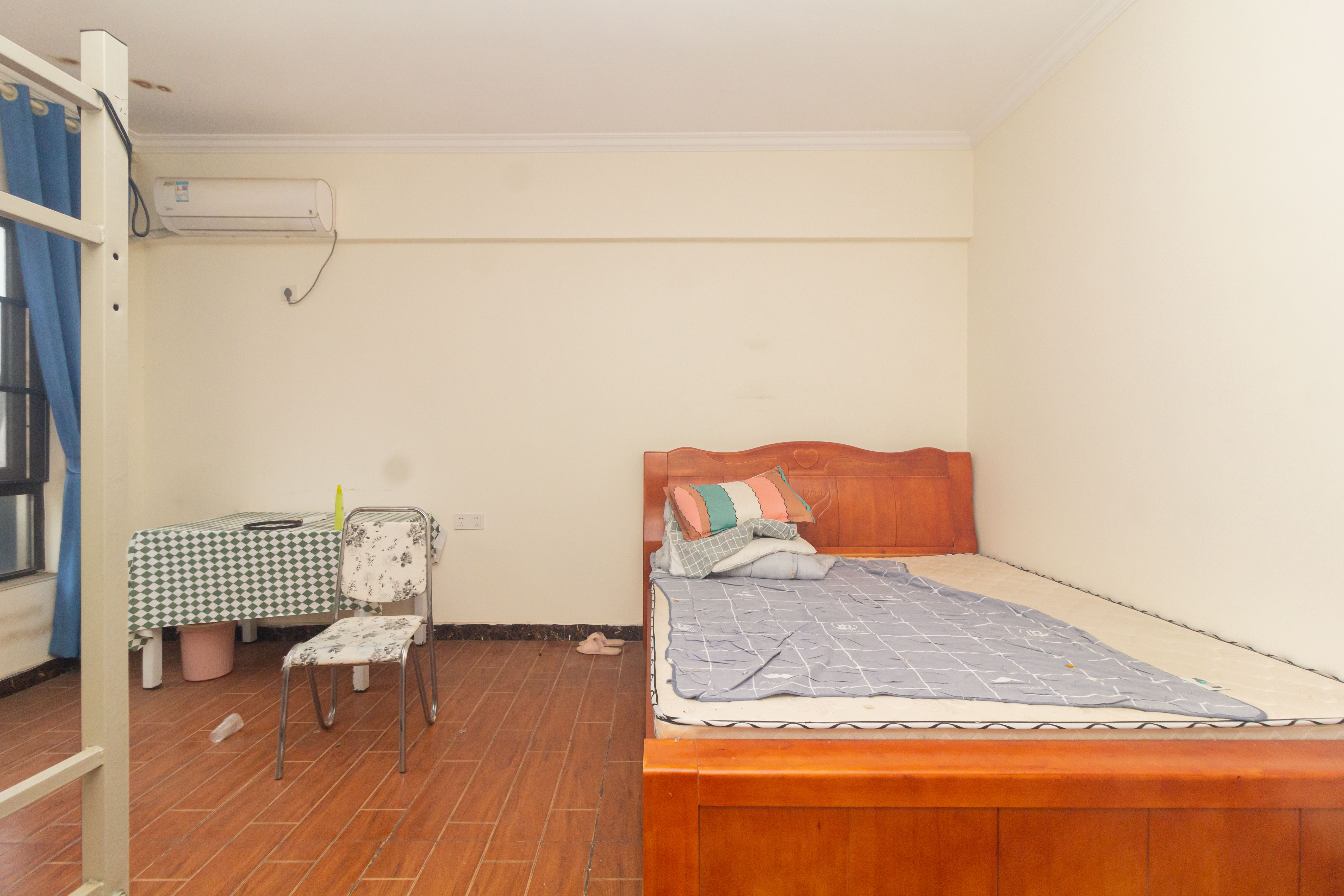 财汇新天地(财汇商务广场) 3室1厅1卫 69.68万 财汇新天地(财汇商务广场) 3室1厅1卫 69.68万客厅