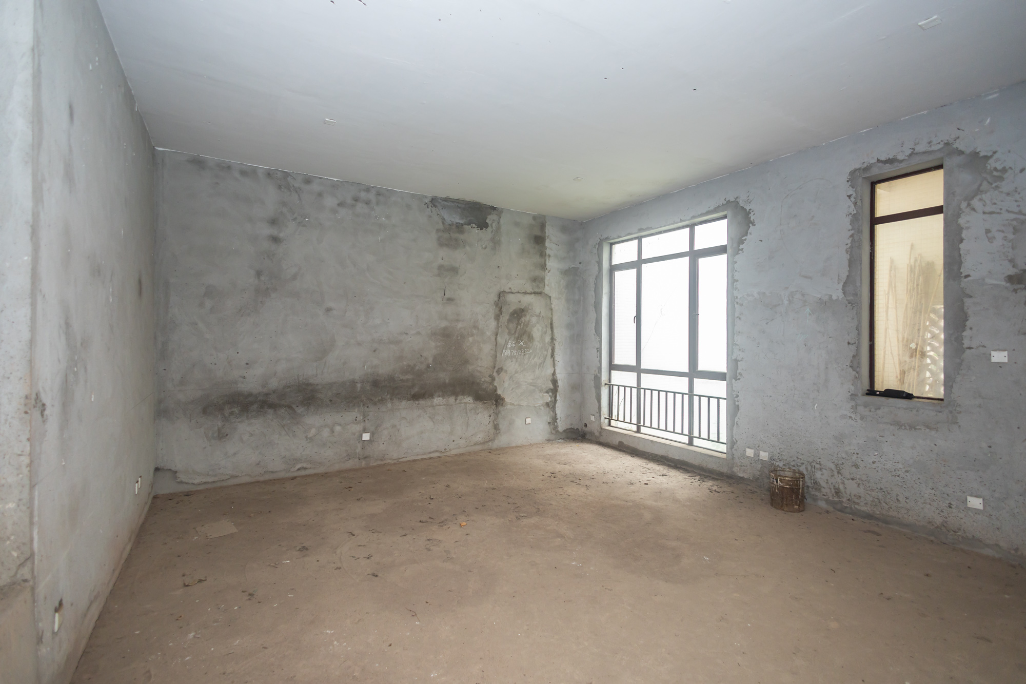 鹏基诺亚山林 6室3厅3卫 350.0万 鹏基诺亚山林 6室3厅3卫 350.0万客厅