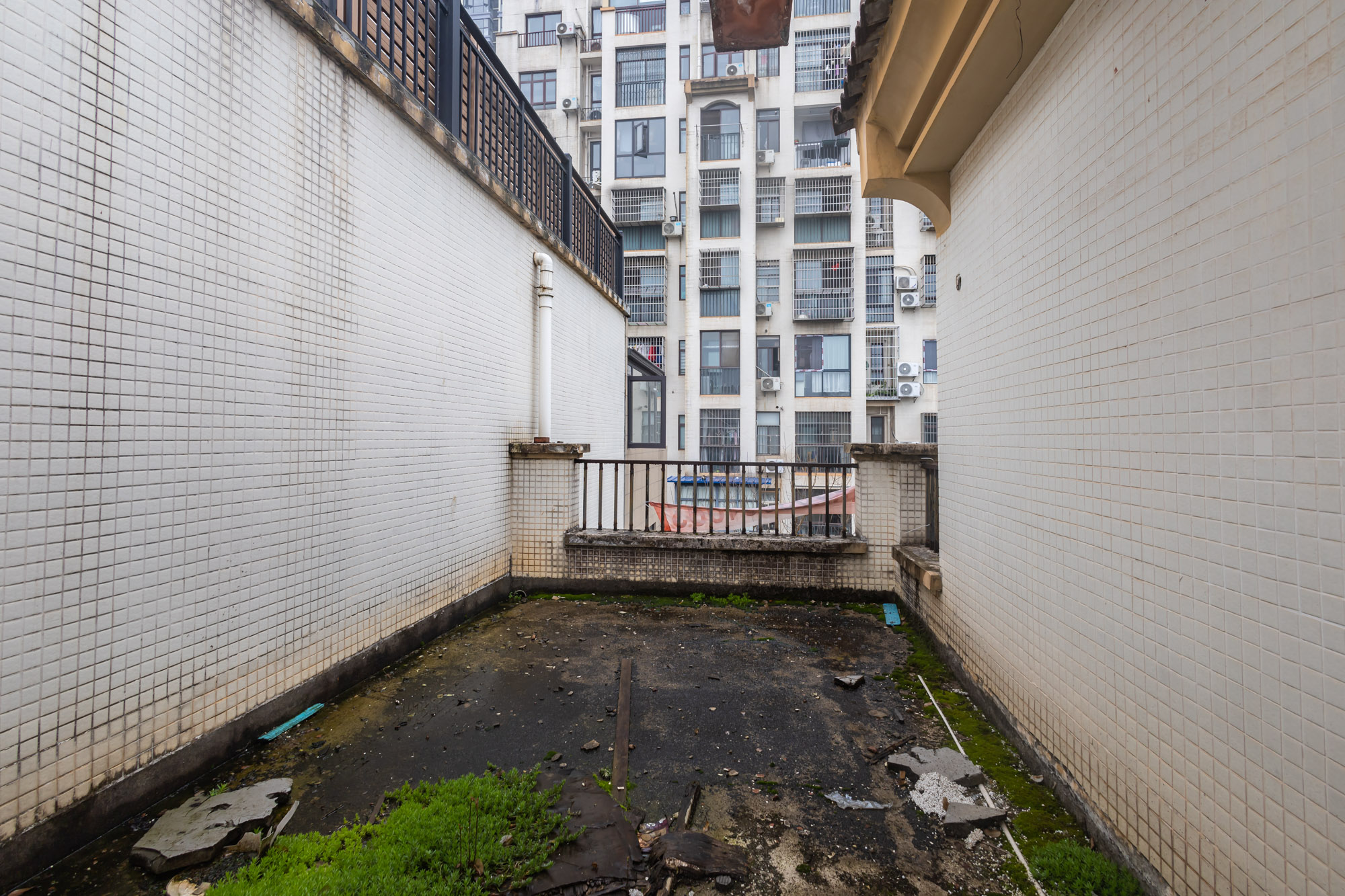 鹏基诺亚山林 6室3厅3卫 350.0万 鹏基诺亚山林 6室3厅3卫 350.0万阳台