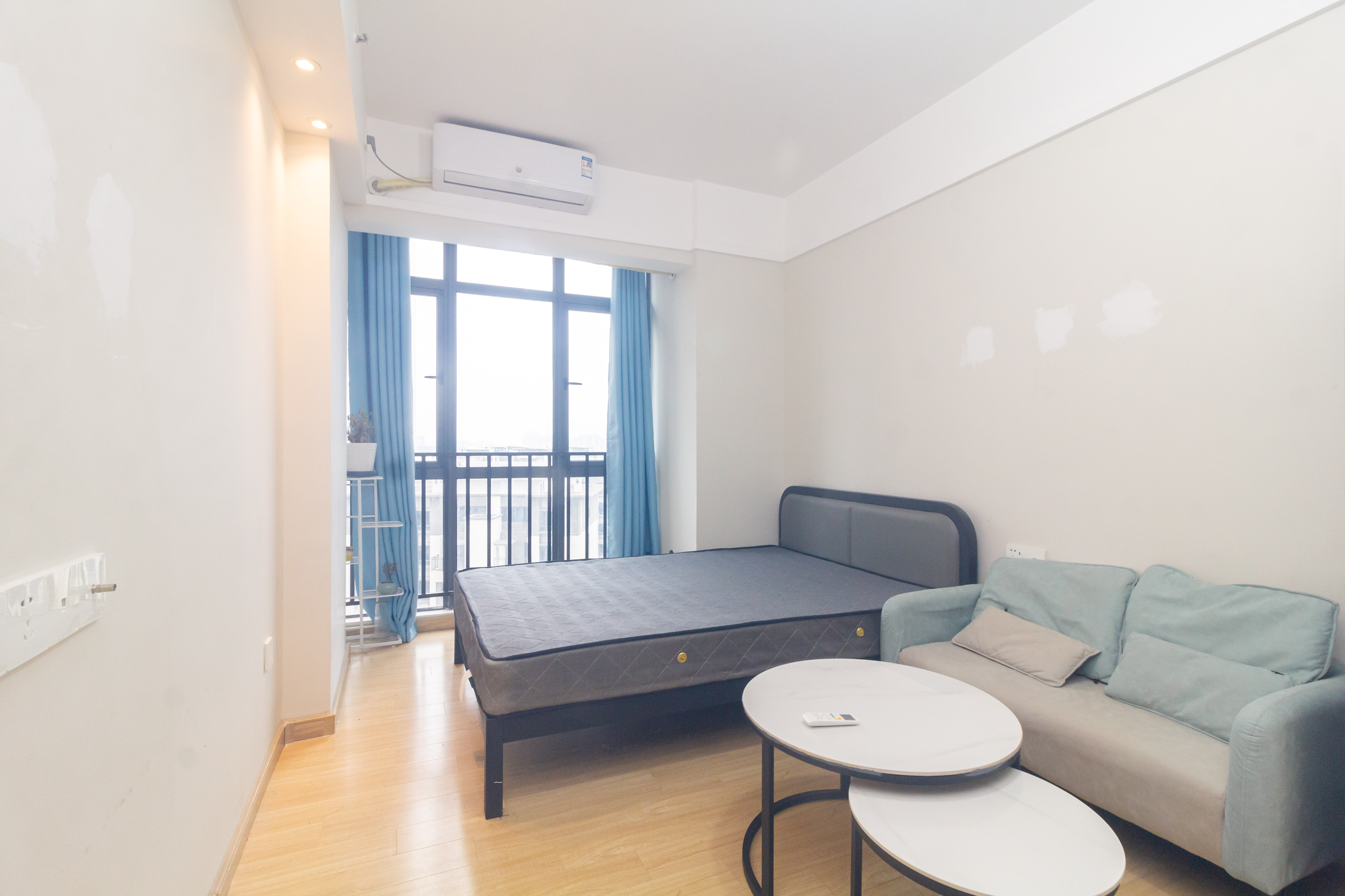 敏捷珑玥府  1室1厅1卫    23.5万客厅