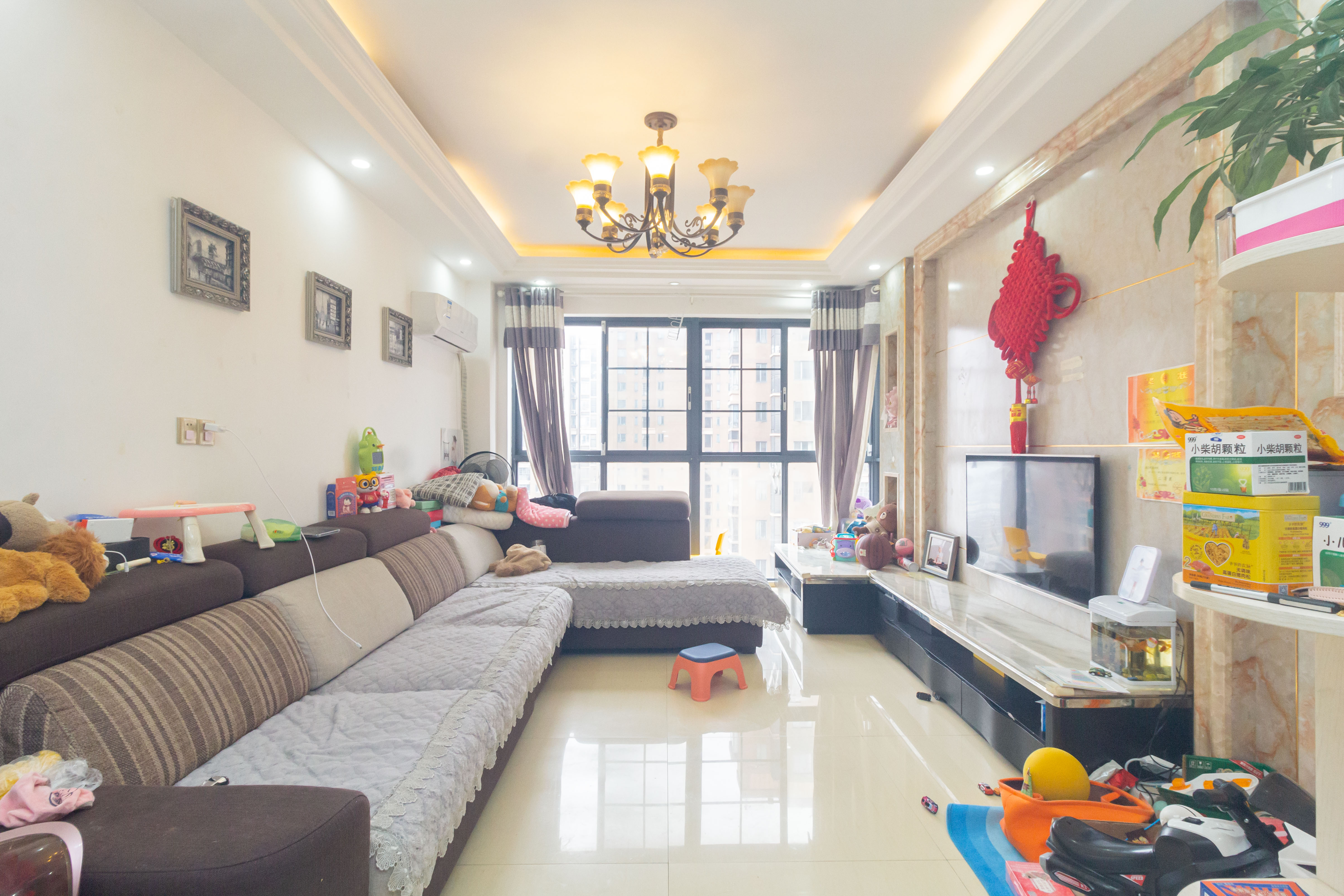 中欣楚天雅郡 3室2厅1卫 59.8万 中欣楚天雅郡 3室2厅1卫 59.8万客厅