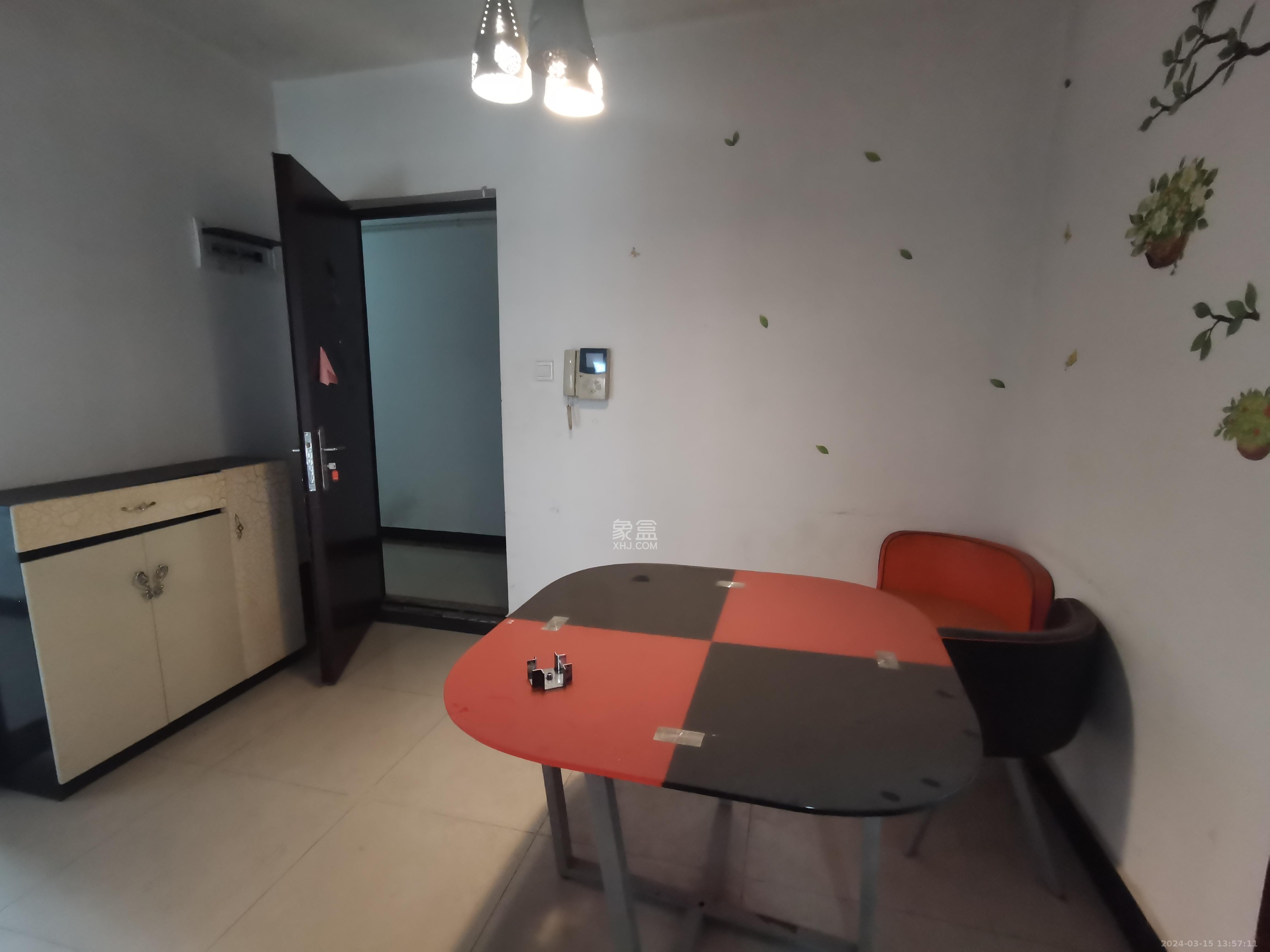 三一街區(qū)  3室2廳1衛(wèi)   1500.00元/月室內(nèi)圖