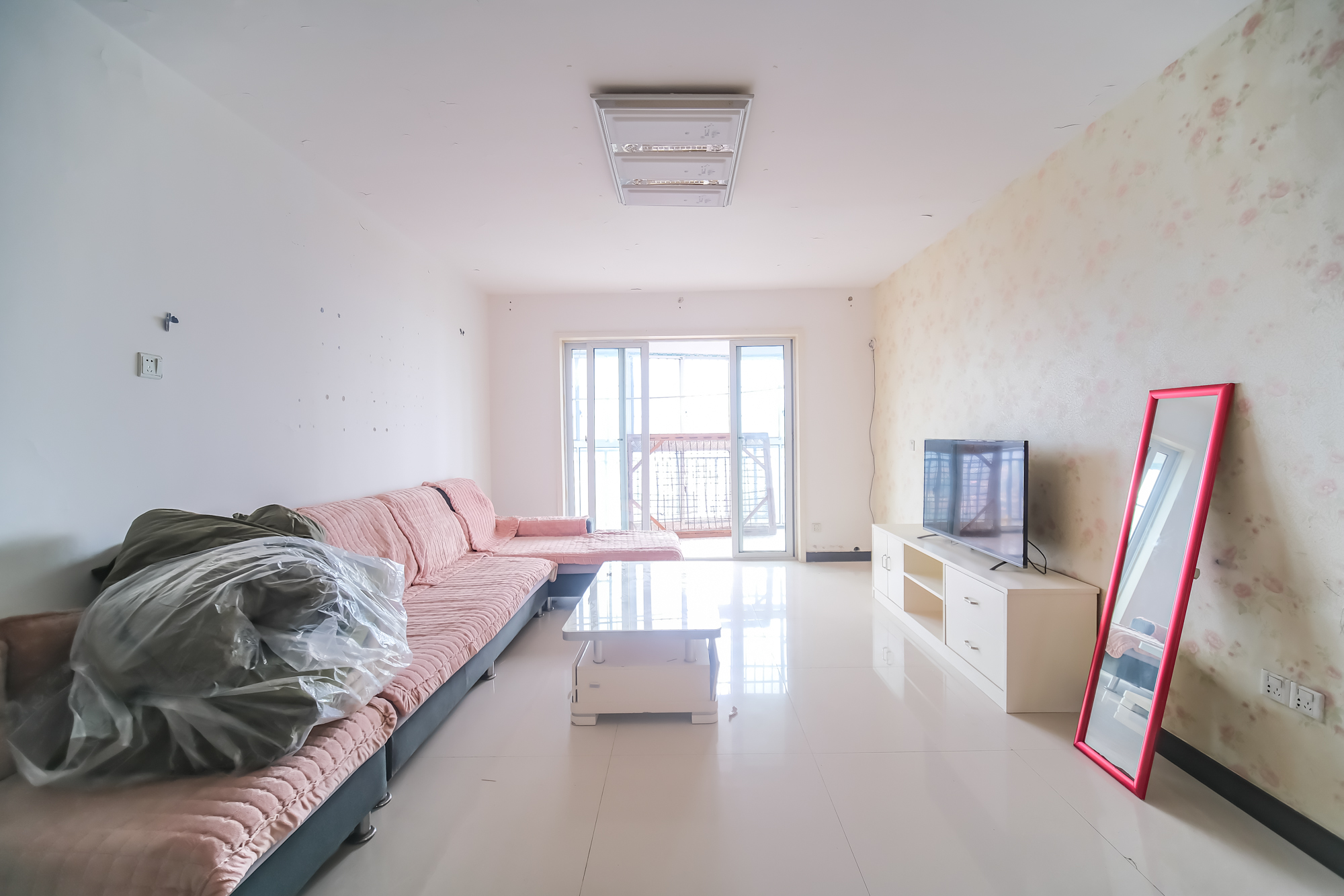 世景华庭  2室2厅1卫    45.0万 世景华庭  2室2厅1卫    45.0万客厅