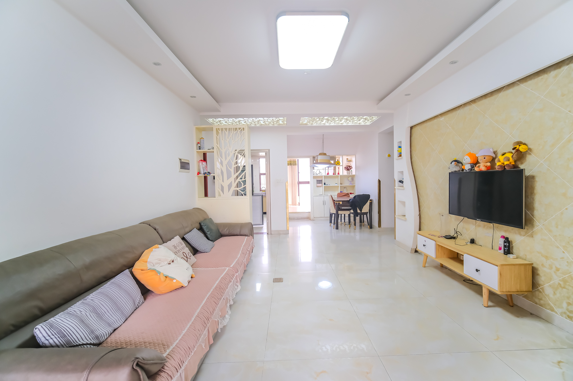 四季星城 3室1厅1卫 56.8万 四季星城 3室1厅1卫 56.8万客厅