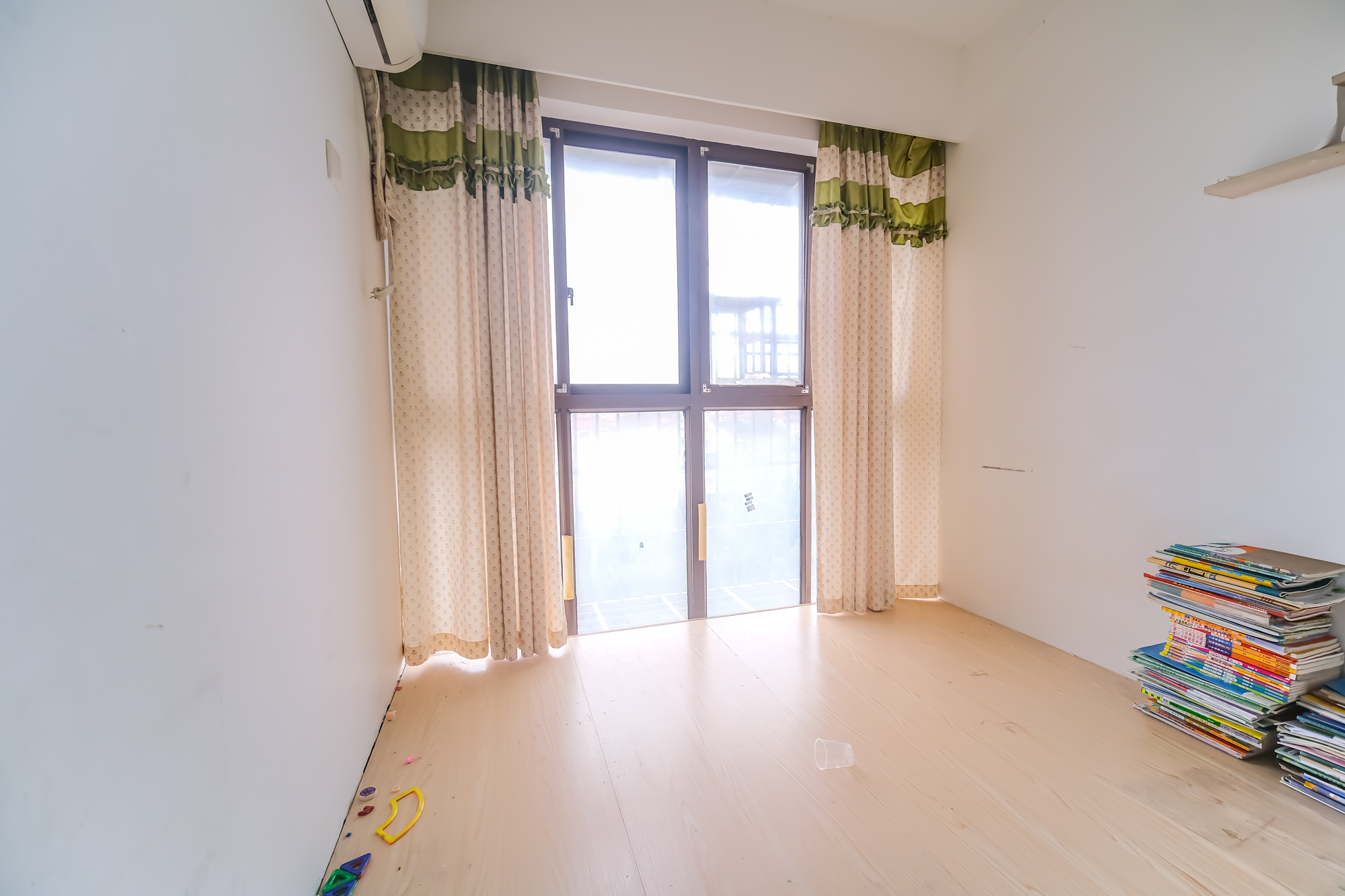 四季星城 3室1厅1卫 56.8万 四季星城 3室1厅1卫 56.8万卧室