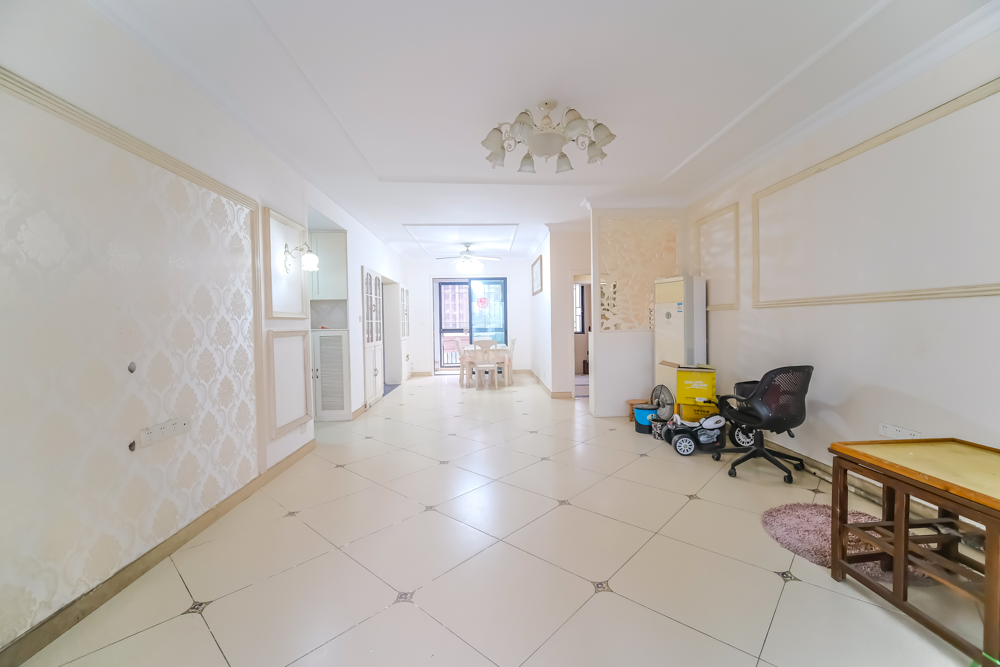 三一街区 4室2厅2卫 129.45万 三一街区 4室2厅2卫 129.45万客厅