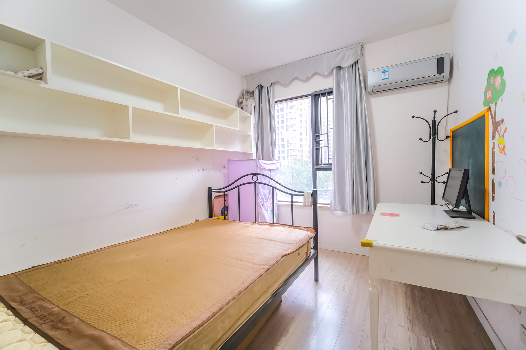 三一街区 4室2厅2卫 129.45万 三一街区 4室2厅2卫 129.45万卧室