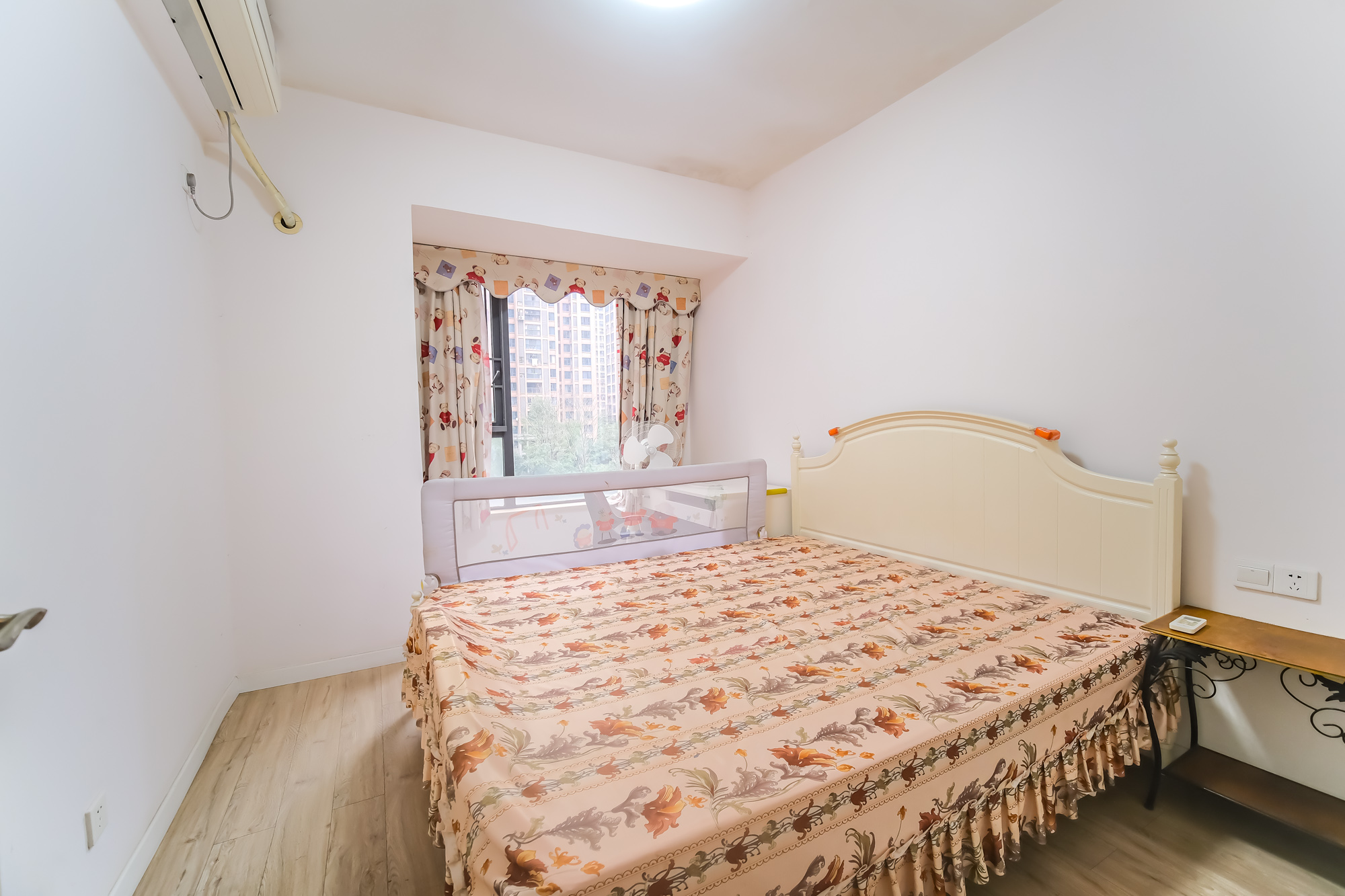 三一街区 4室2厅2卫 129.45万 三一街区 4室2厅2卫 129.45万卧室