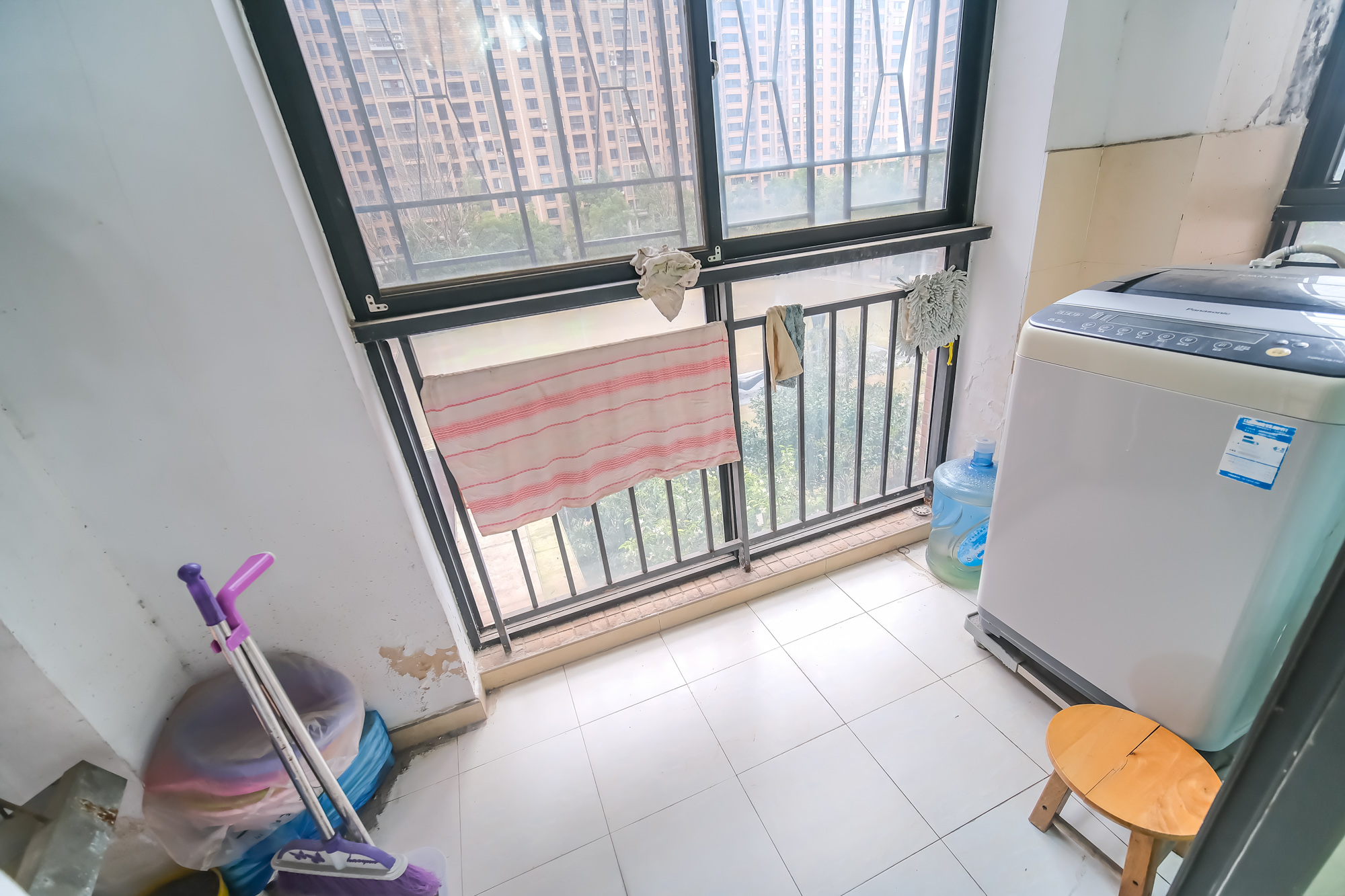 三一街区 4室2厅2卫 129.45万 三一街区 4室2厅2卫 129.45万阳台