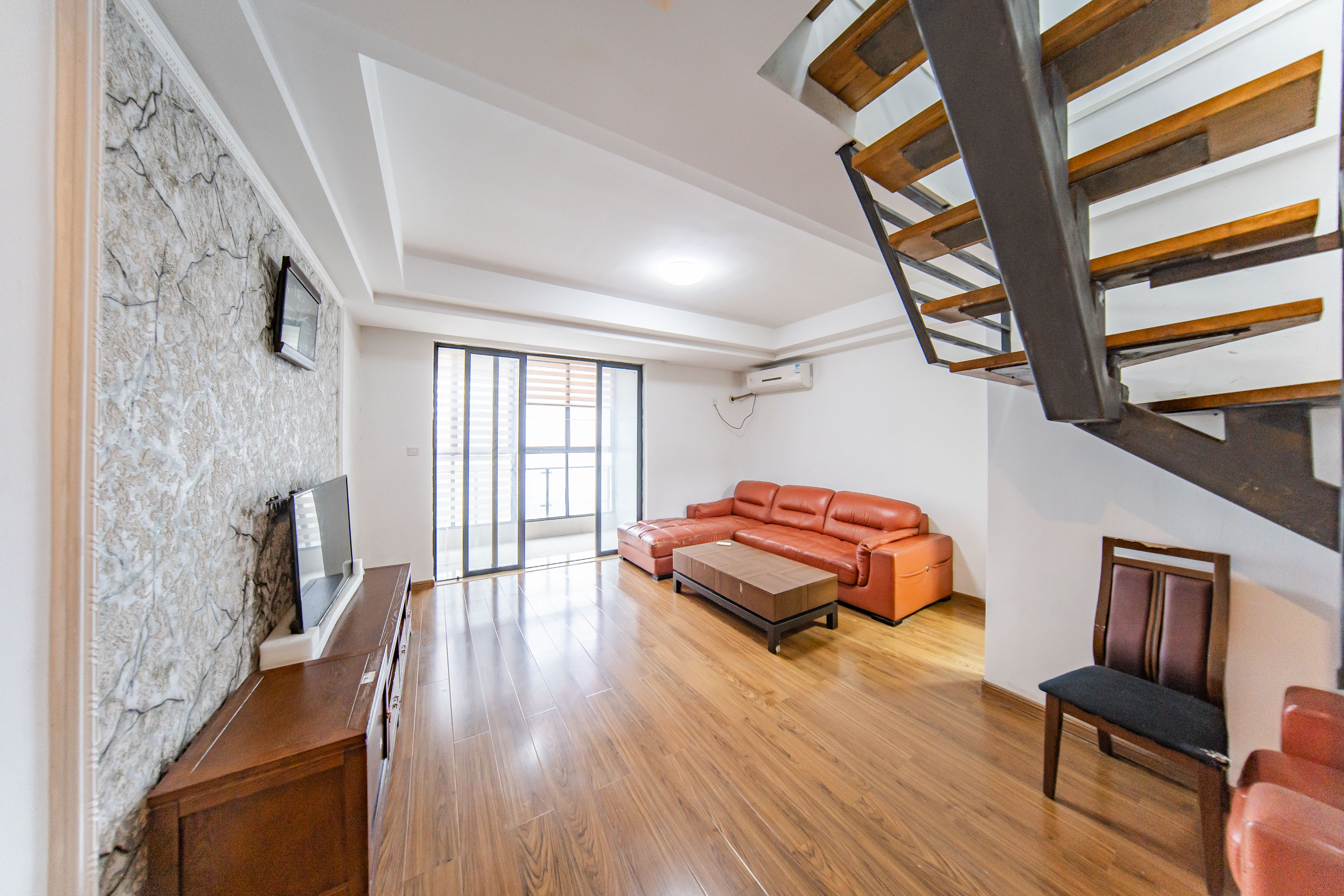 阳光100三期  4室2厅1卫    74.0万其他